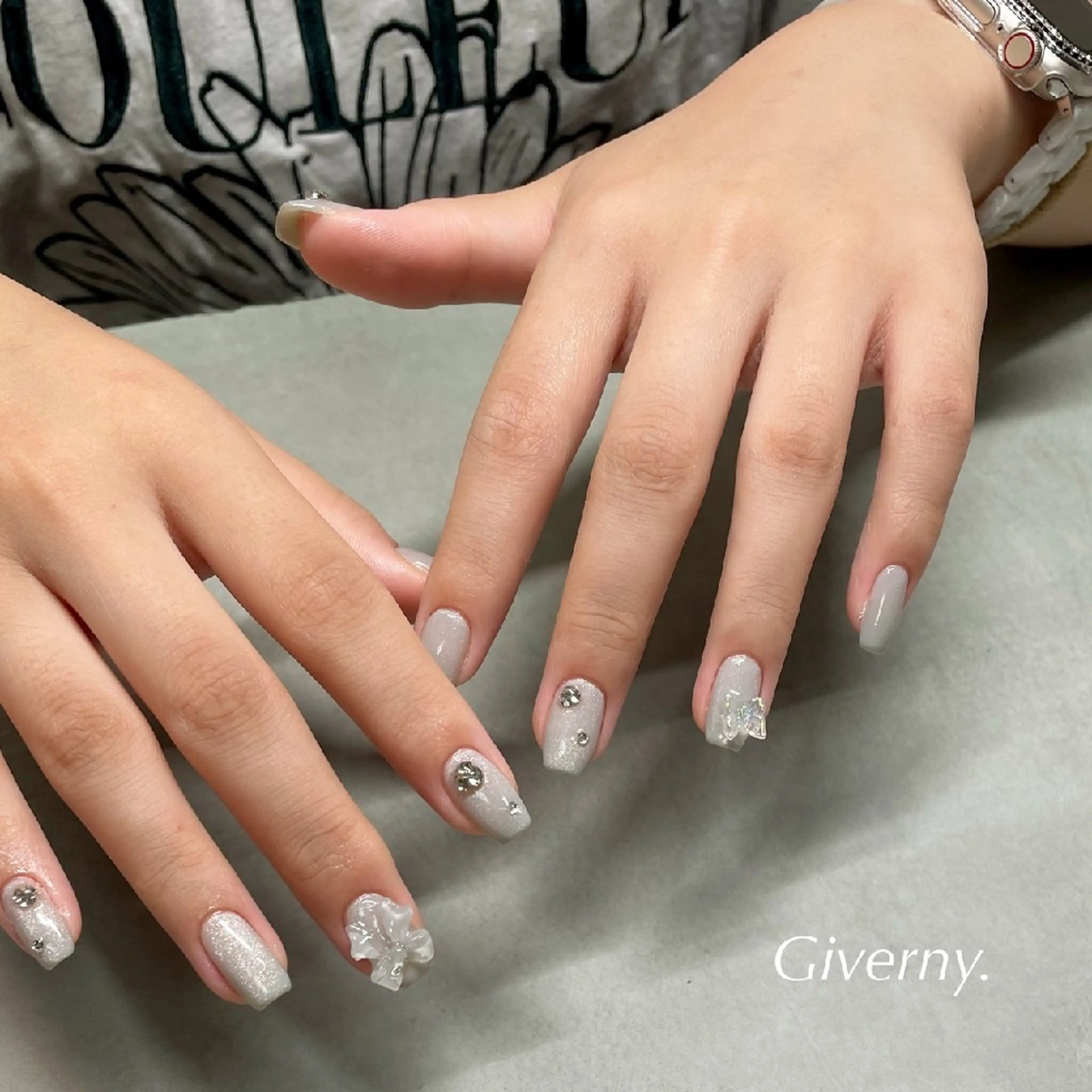 ネイル マグネットネイル リボン ハンドネイル Giverny .のネイルデザイン