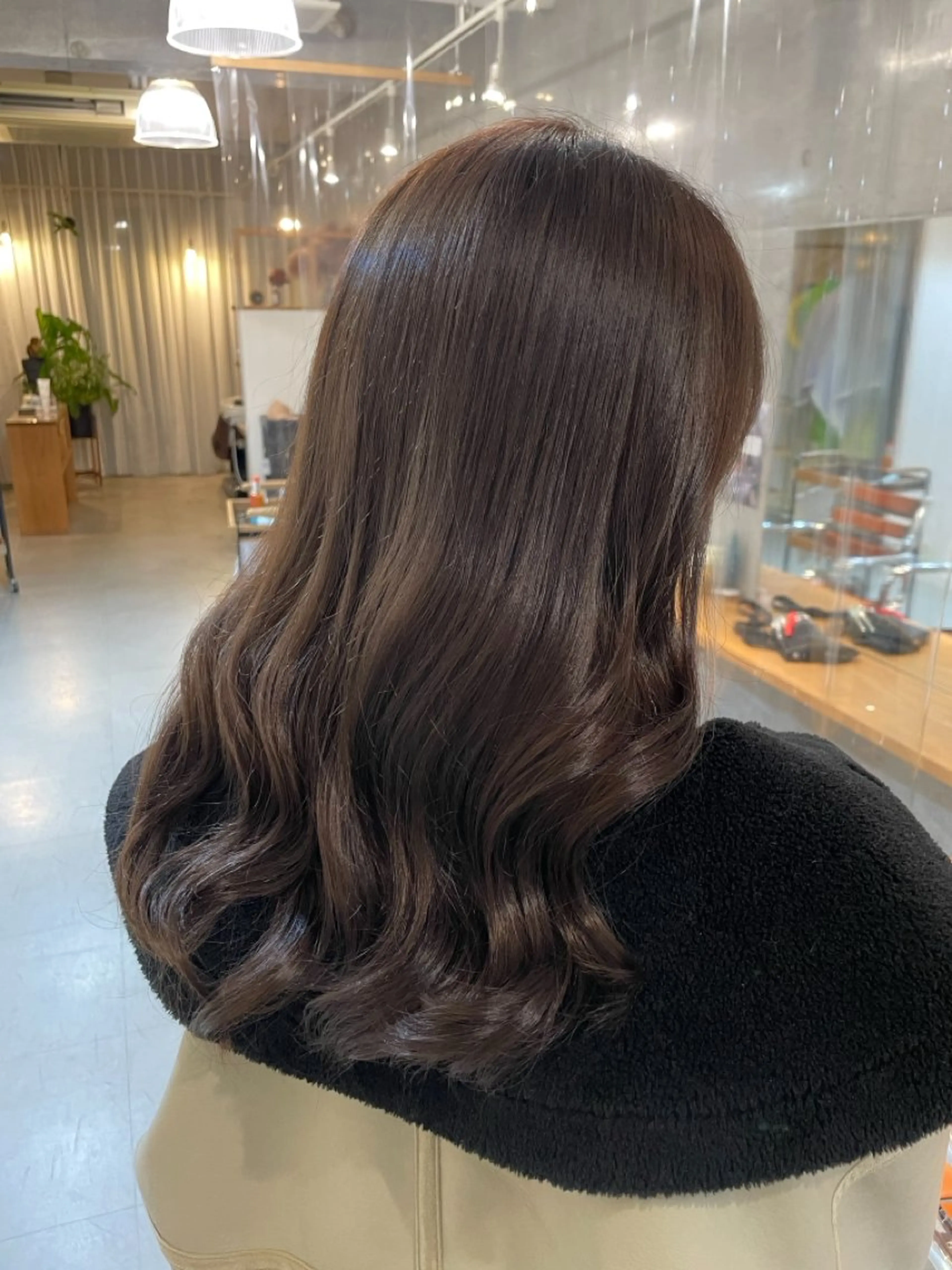 ロング タツキ／レイヤー／ パーマ／艶カラーのヘアスタイル