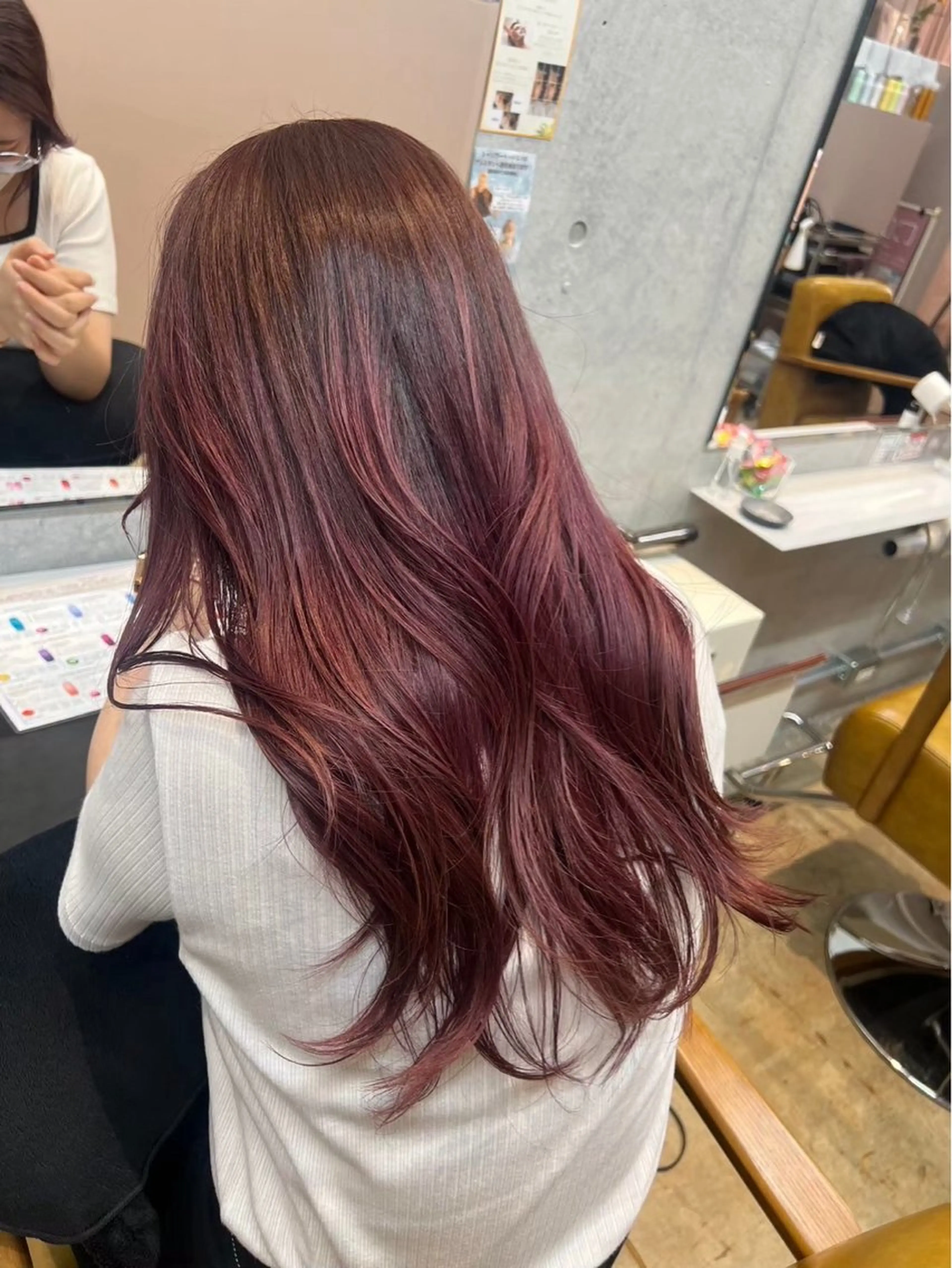 ロング カラー ヒナ/レイヤーカット 艶感ワンカラーのヘアスタイル