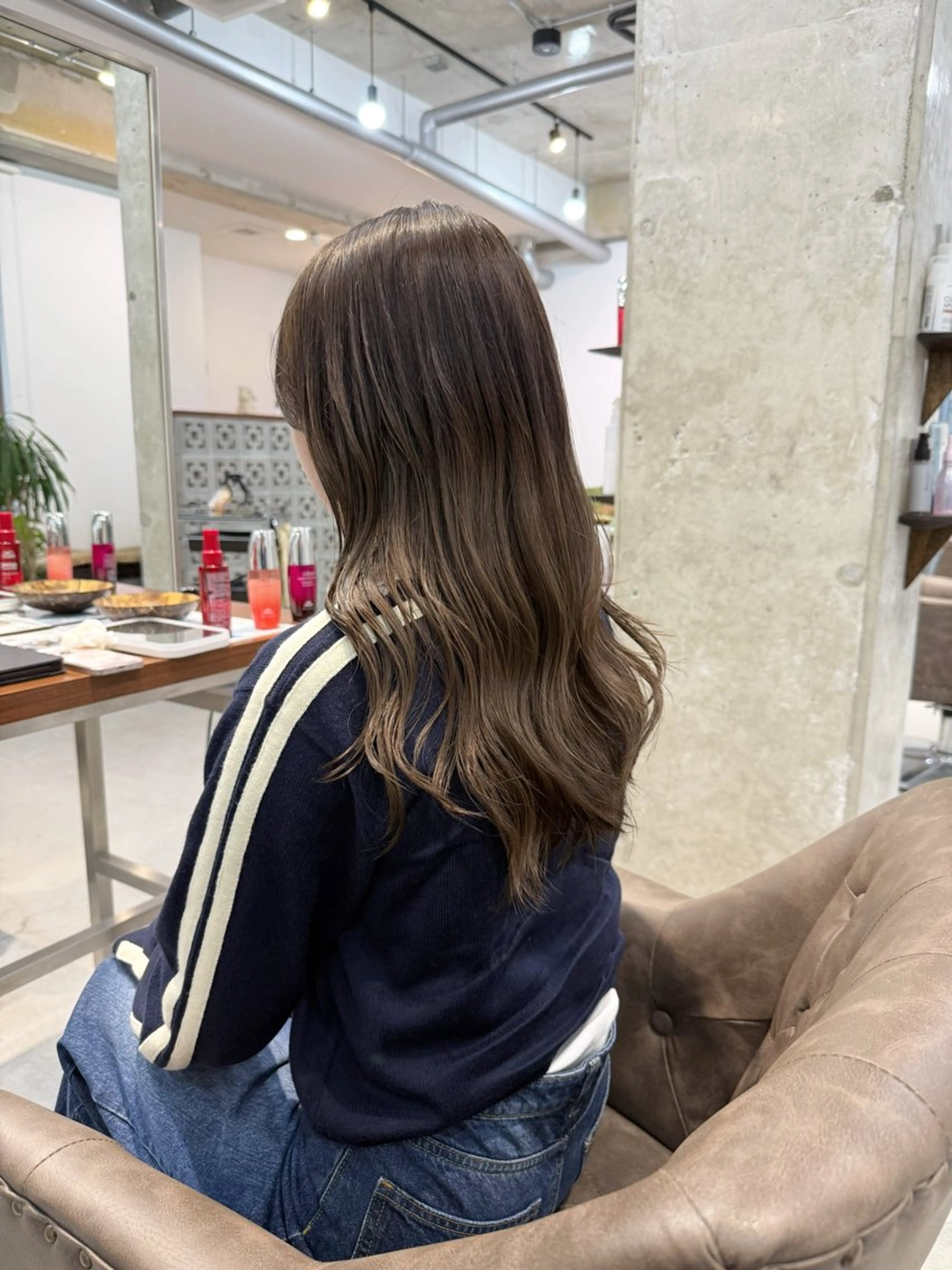 ロング カラー ブリーチ 透明感カラー ブリーチなしカラー オリーブカラー カット ヘアカラー トリートメント カイリ /レイヤーカットのヘアスタイル