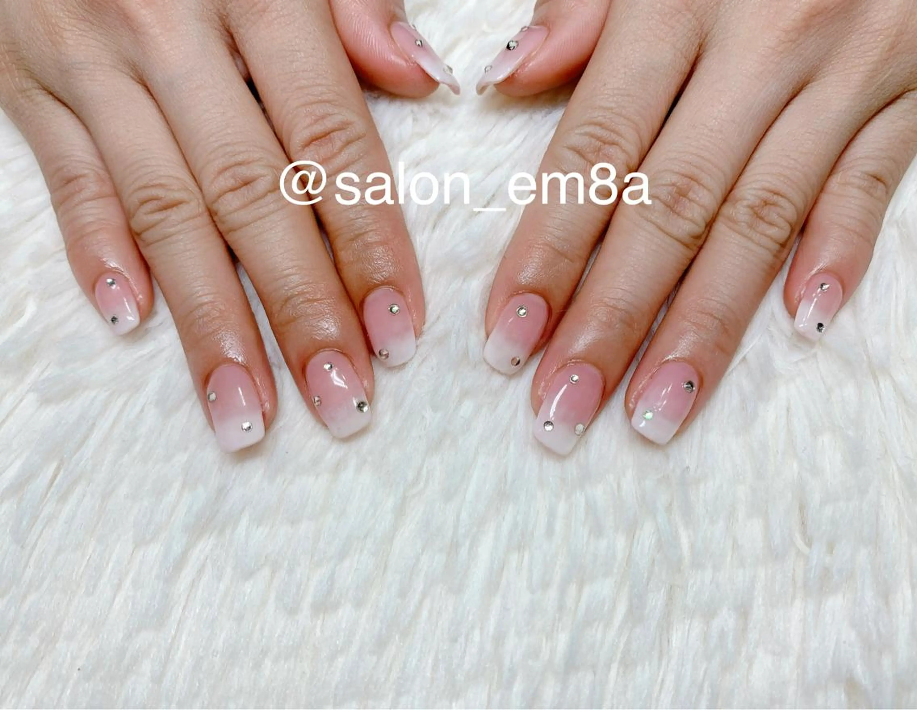 ネイル ジェルネイル ガーリー 持ち込み ピンク salon EM&A emiのネイルデザイン