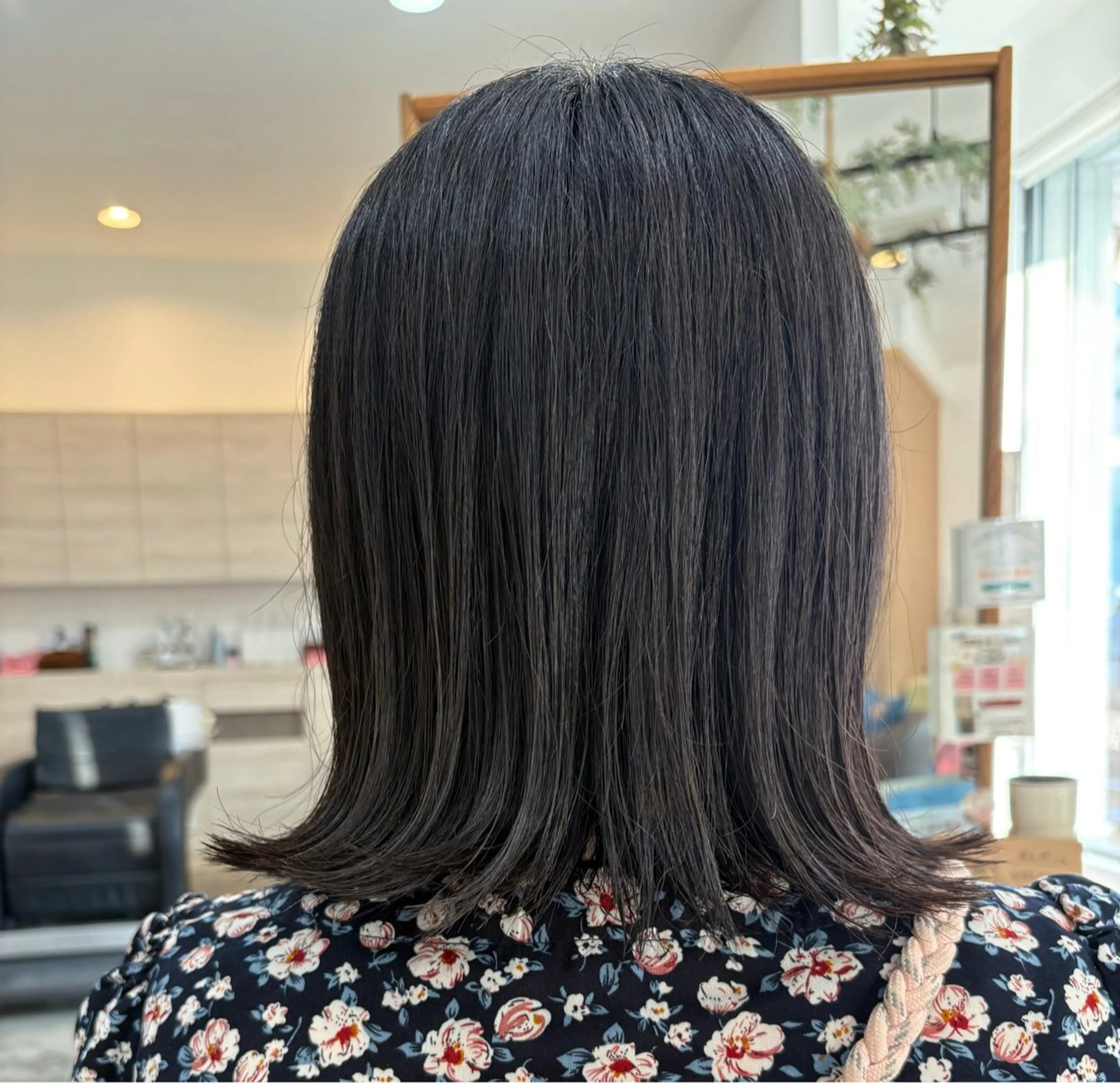 ミディアム くせ毛 外ハネヘア 新畑 京子のヘアスタイル