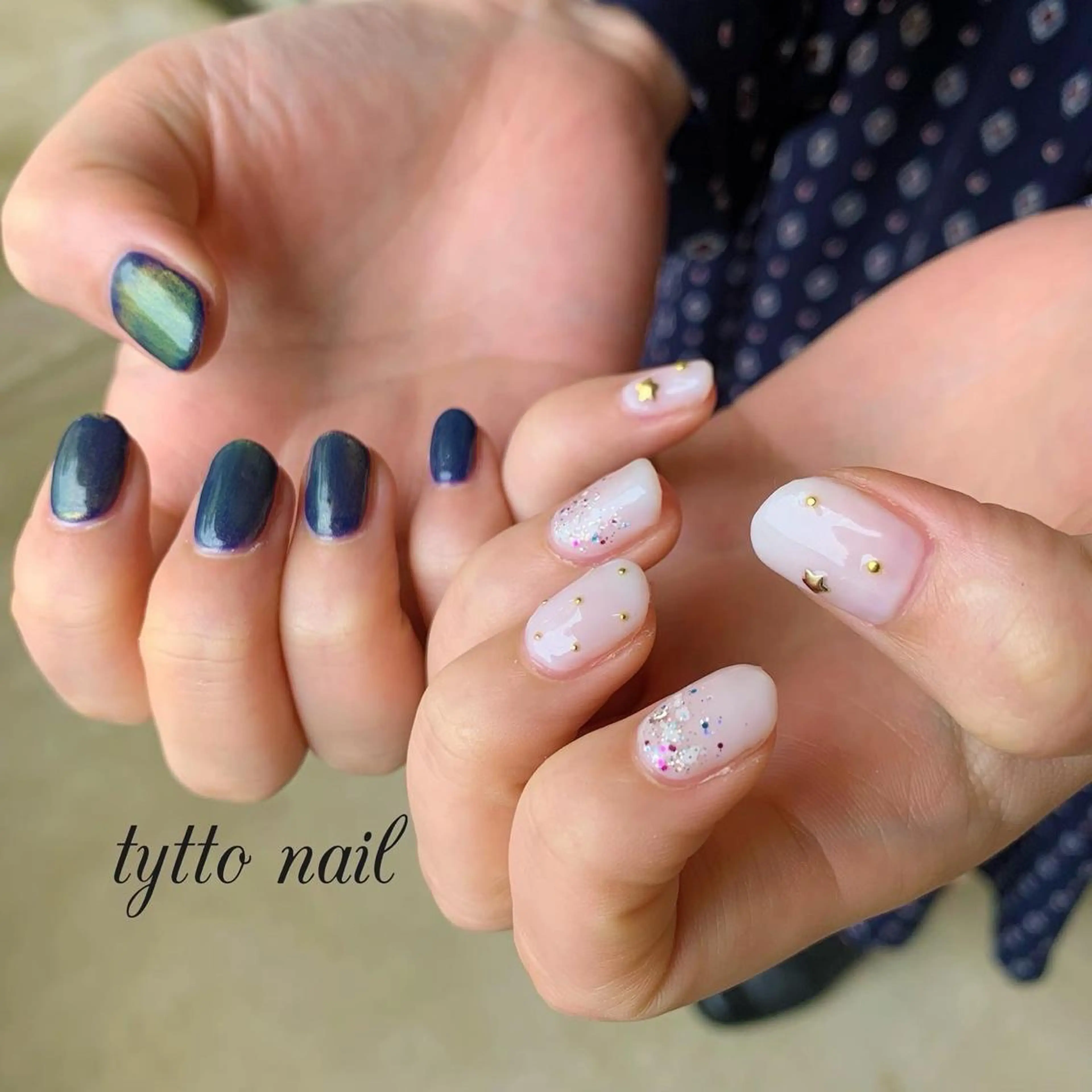 ネイル キラキラネイル 韓国ネイル マグネットネイル ネイビー ホワイト ハンドネイル tytto nail ❤︎‪‪eri‪‪のネイルデザイン