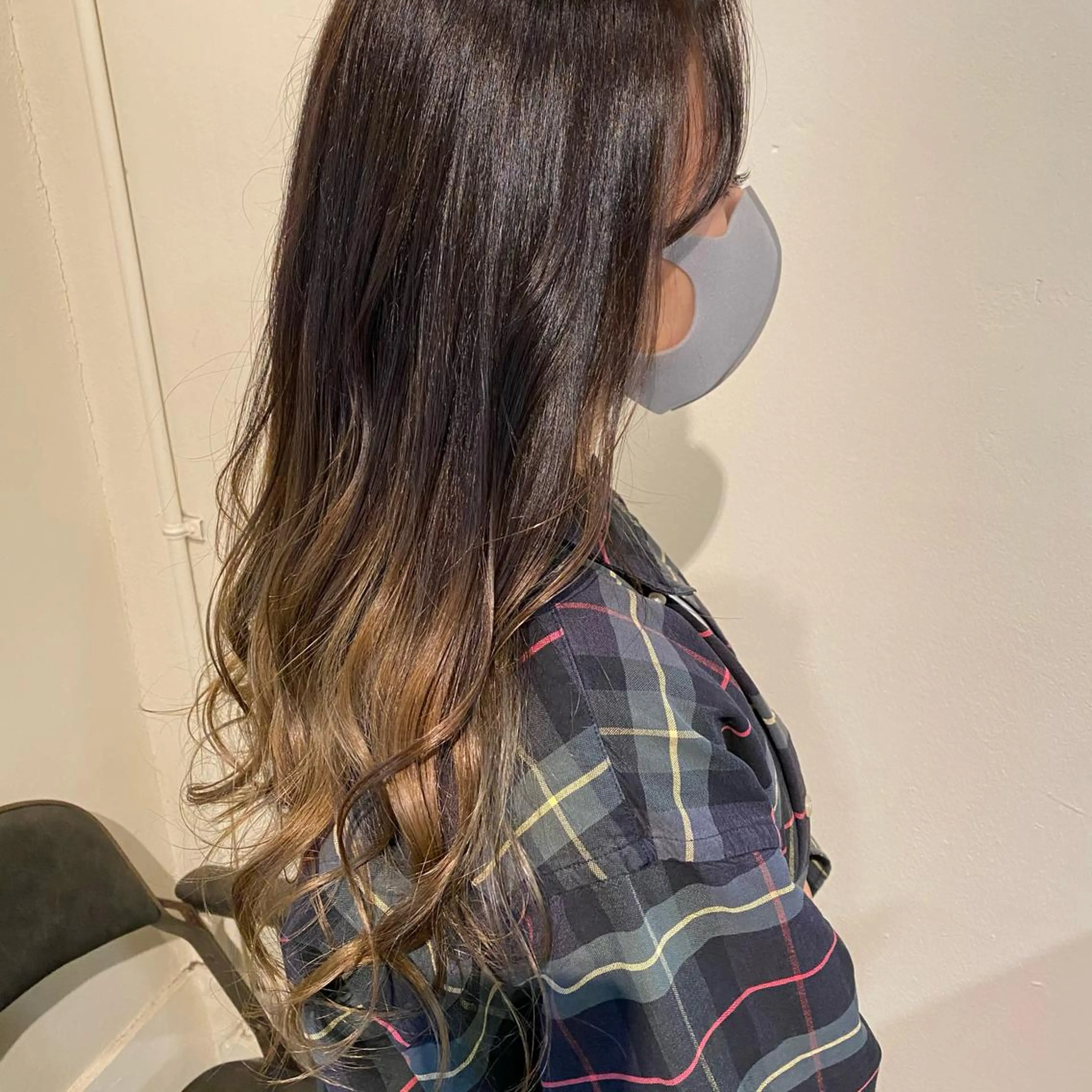 ロング カラー ベージュカラー オリーブベージュ 岡村 玲奈のヘアスタイル