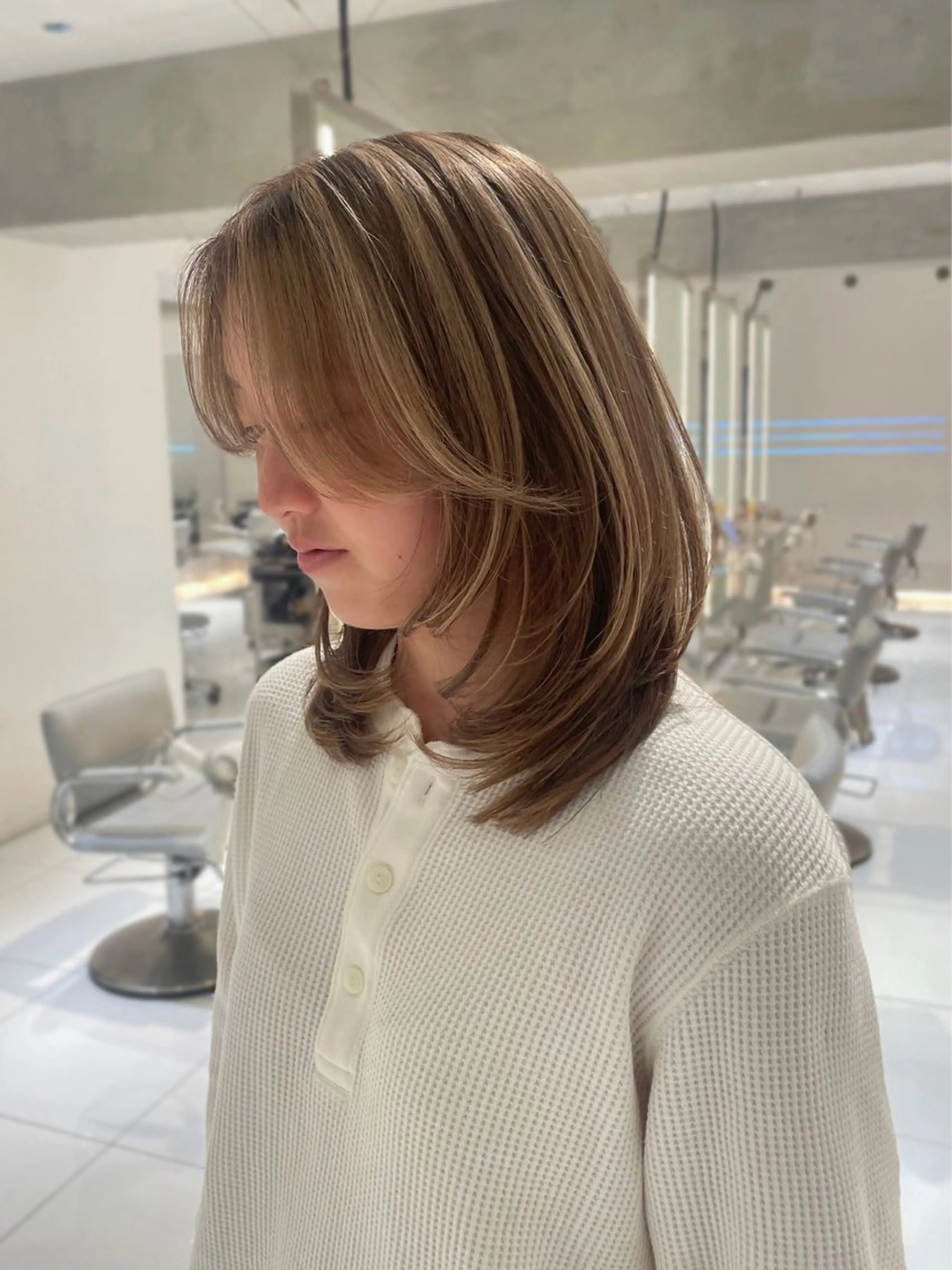 セミロング カラー ハイライトカラー ハイライト レイヤーカット ヘアカラー 𝒚𝒖-𝒓𝒊 ⸝⋆艶color🌙のヘアスタイル