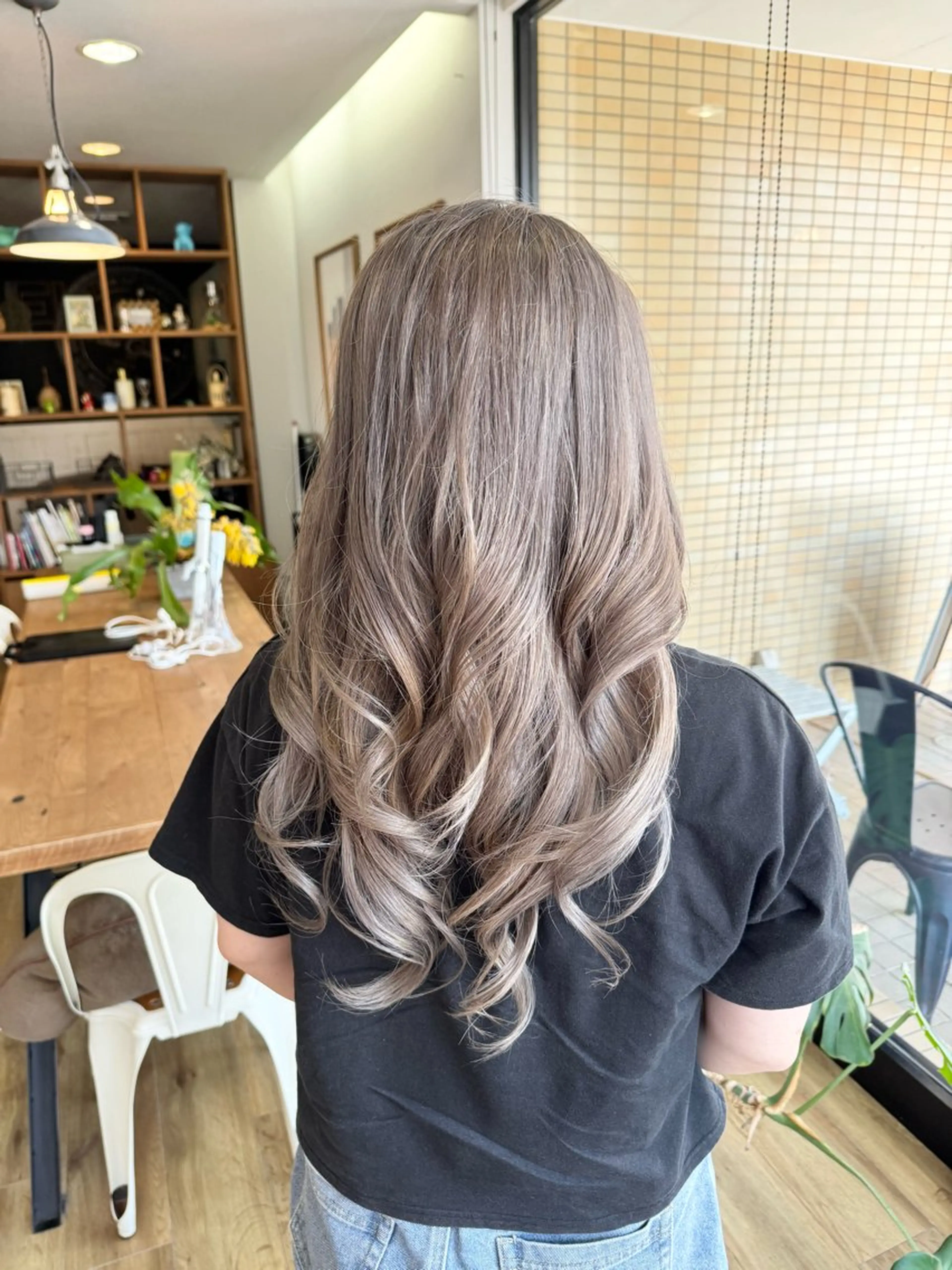 ロング カラー ブリーチ ヘアカラー トリートメント ツキダテ ユイのヘアスタイル