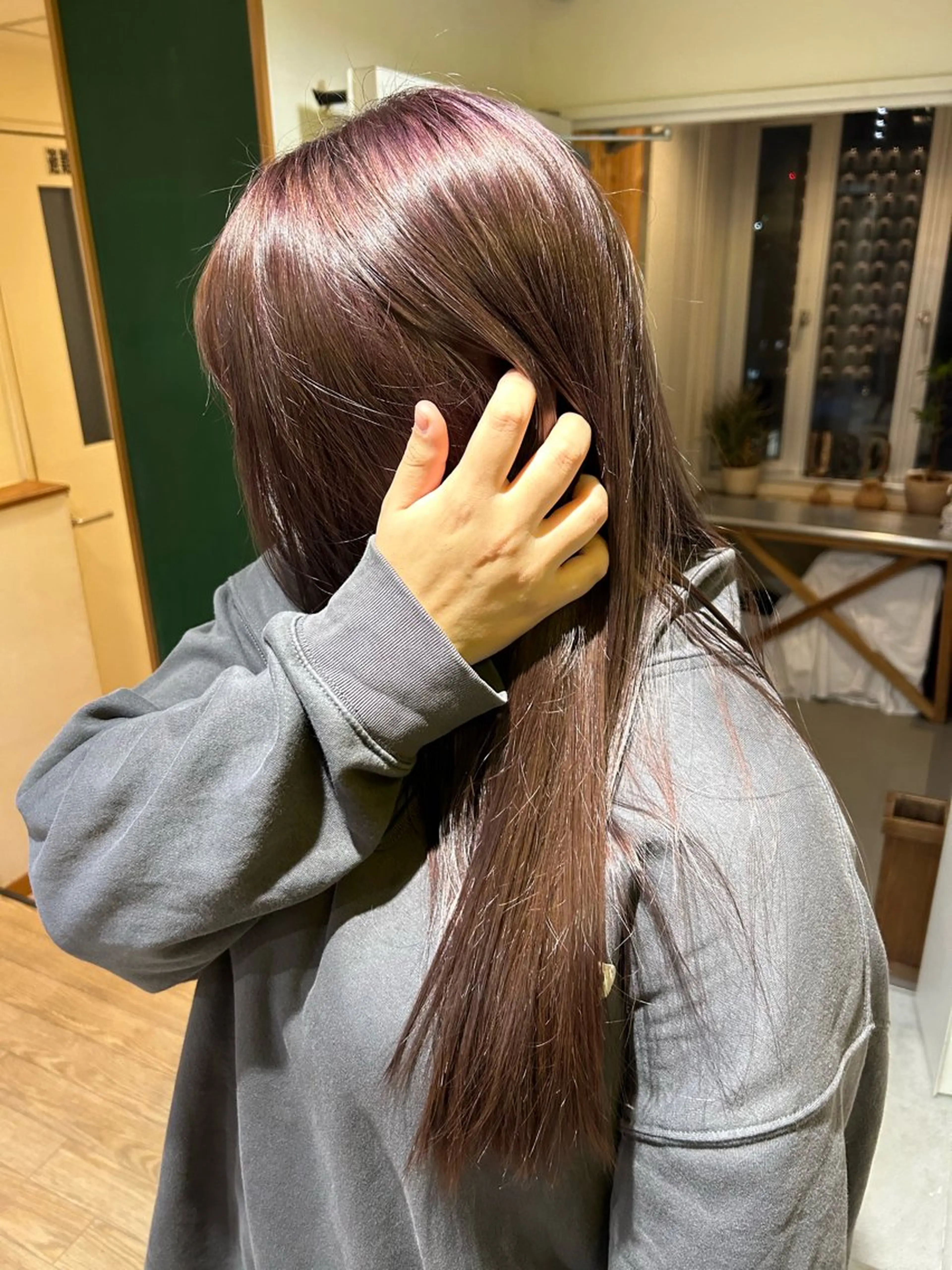 カラー UNBIRTHDAY Erenaのヘアスタイル