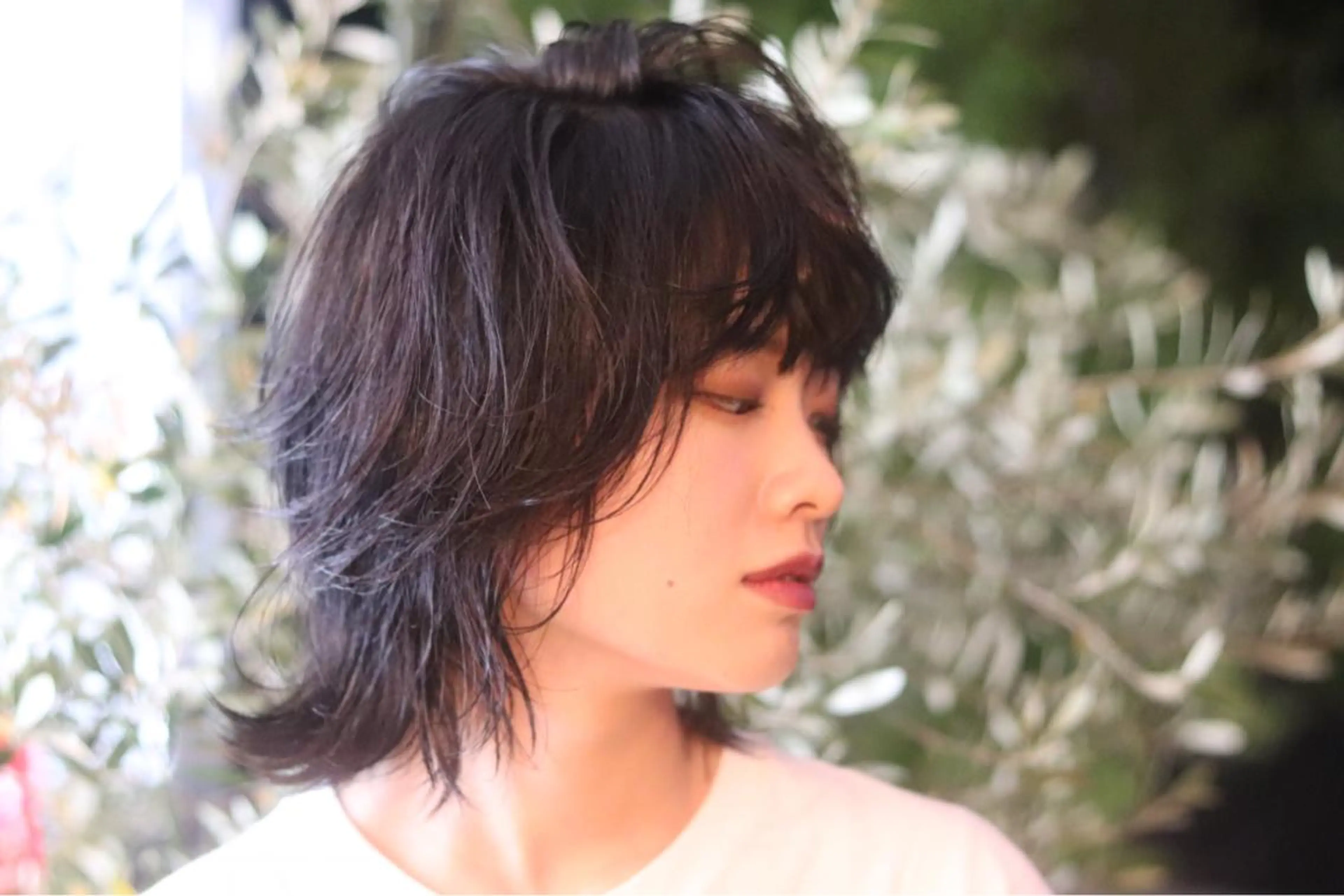ミディアム レイヤーカット ウルフカット ウルフレイヤー カット ヘアカラー トリートメント ブリーチ/ハイトーン SERINAのヘアスタイル