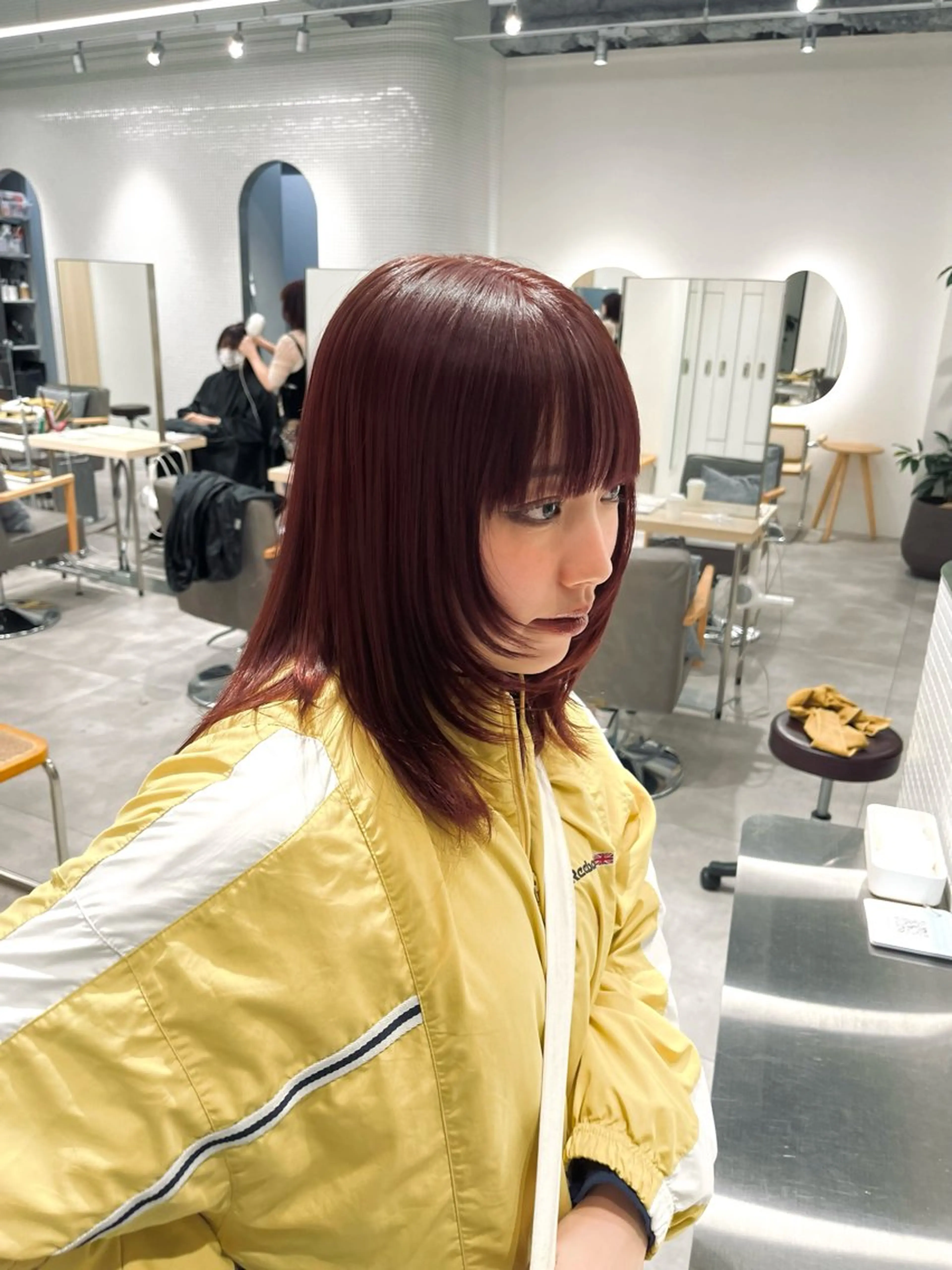 ミディアム 渡邊 百咲のヘアスタイル