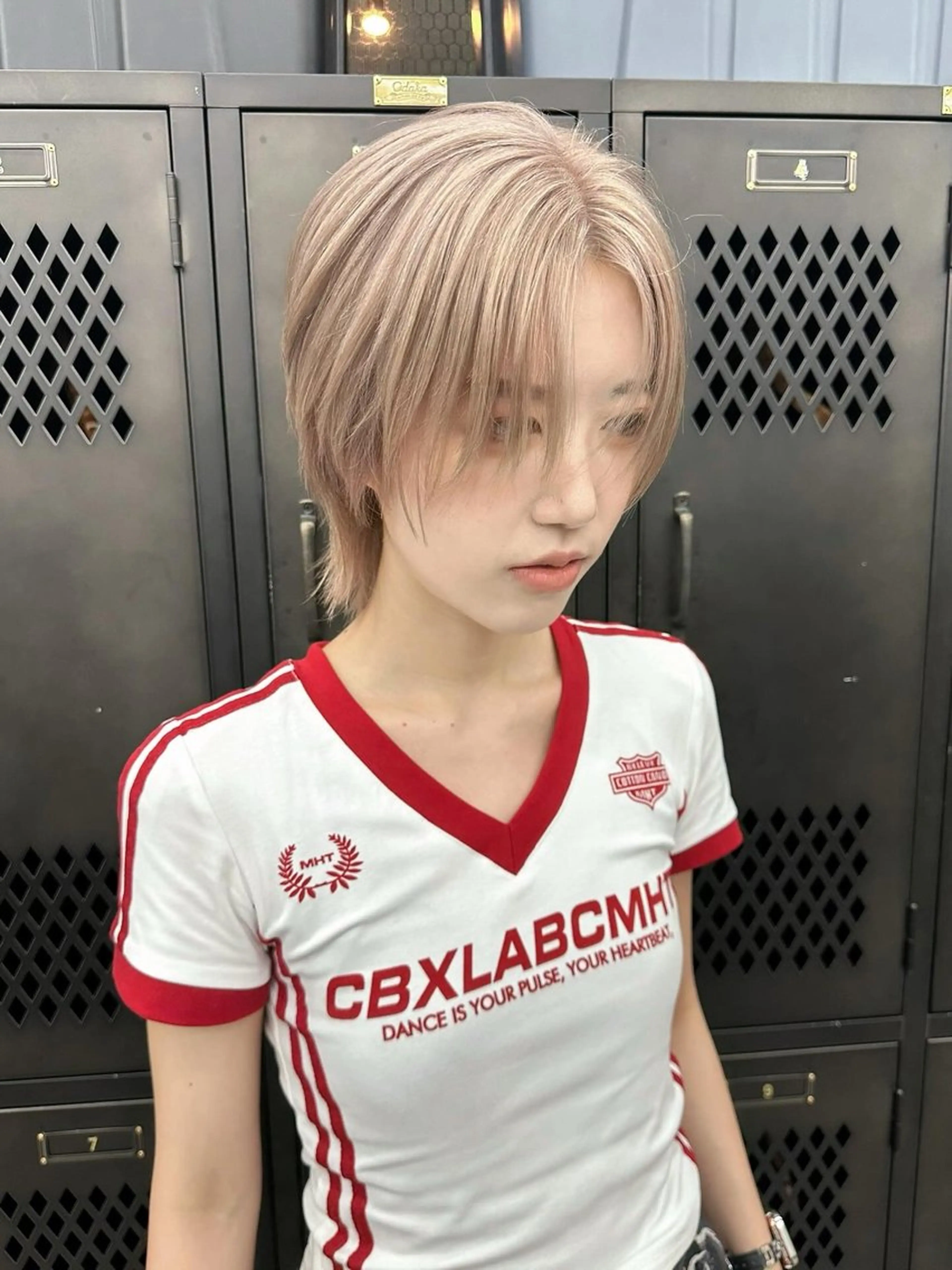 ショート カラー ベージュカラー ミルクティーベージュ ショートヘア ウルフカット ヘアカラー トリートメント メンズ特化 🦋KANOKO🦋のヘアスタイル