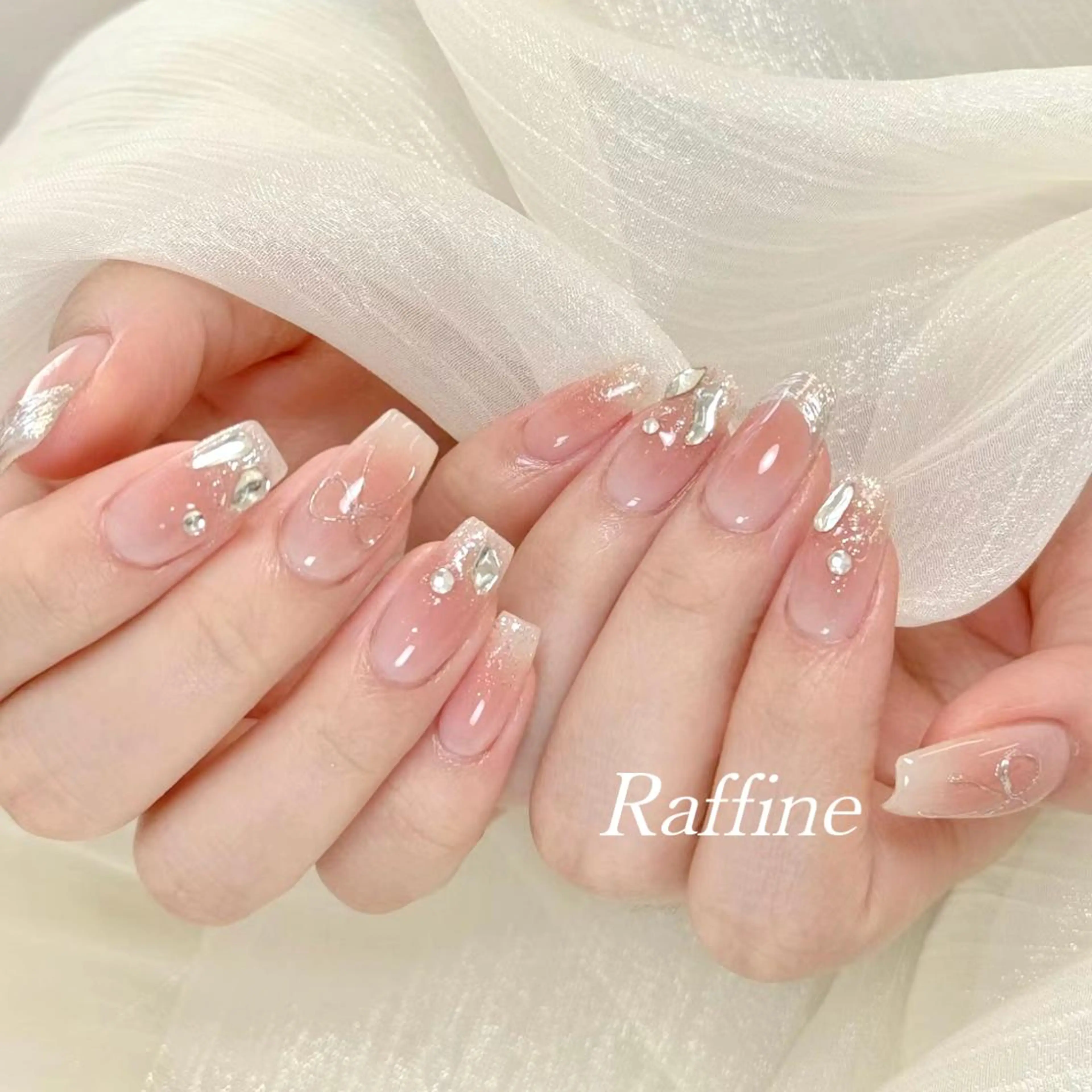 ネイル RAFFINE haru🦋🩵のネイルデザイン