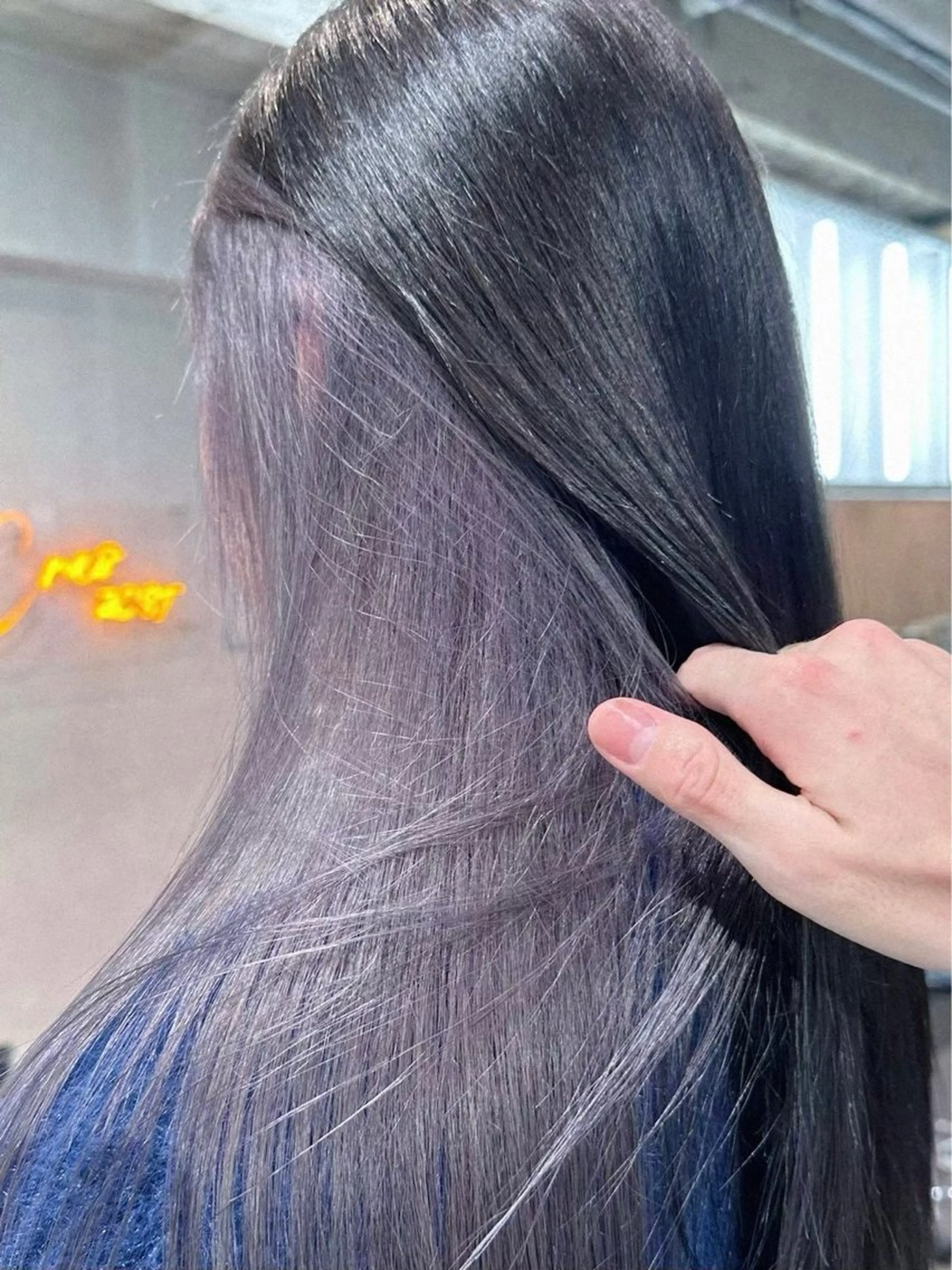 ロング カラー ヘアアレンジ 切りっぱなしボブ ブリーチ ダブルカラー イヤリングカラー ハイライトカラー iona/ハイトーン /ネイルのネイルデザイン