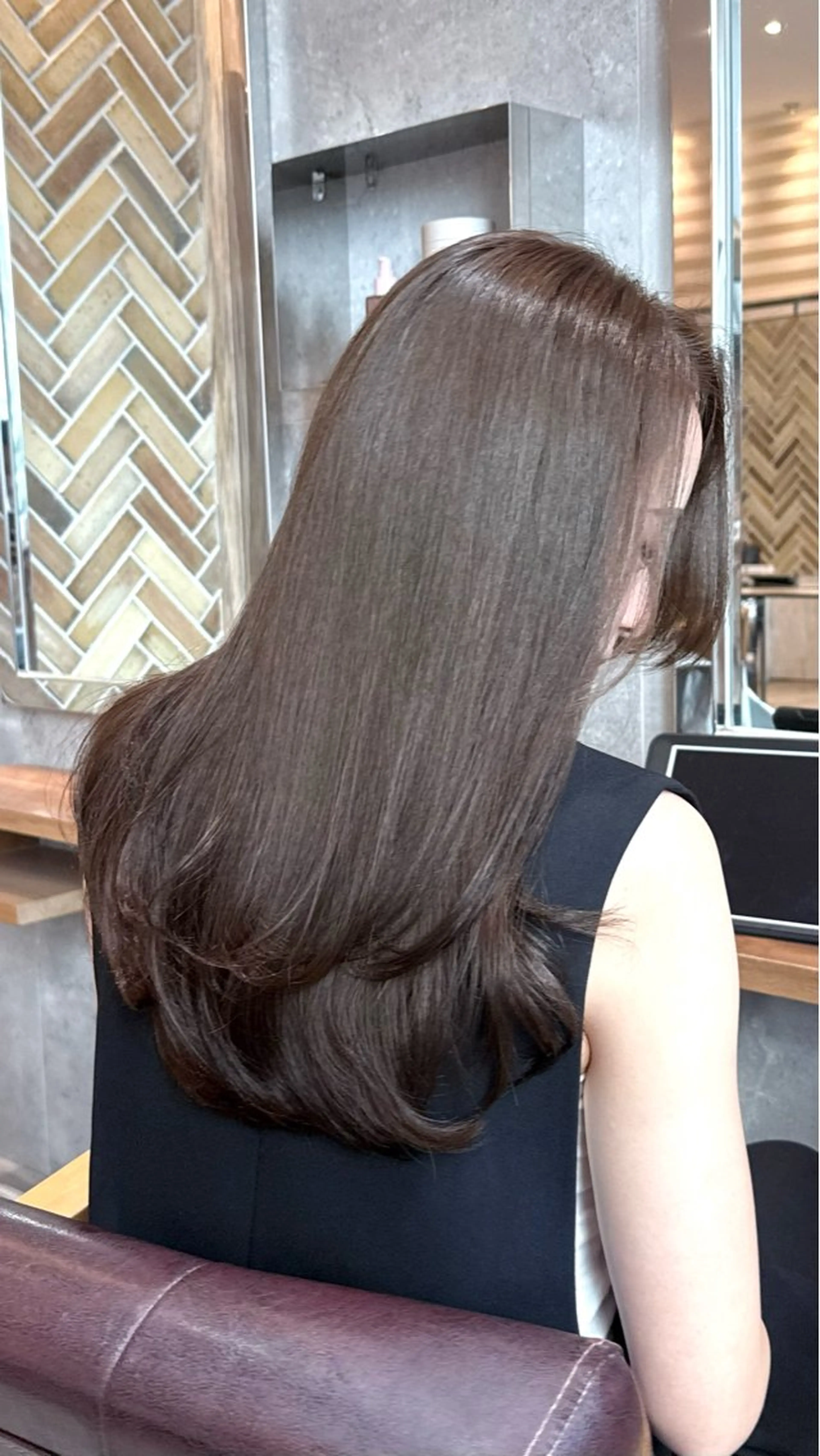 ロング カラー ロングレイヤー ブラウンカラー ショコラブラウン レイヤーカット ロング AUBE HAIR unli所属・レイヤーカット× 髪質改善カラー 片山のヘアスタイル