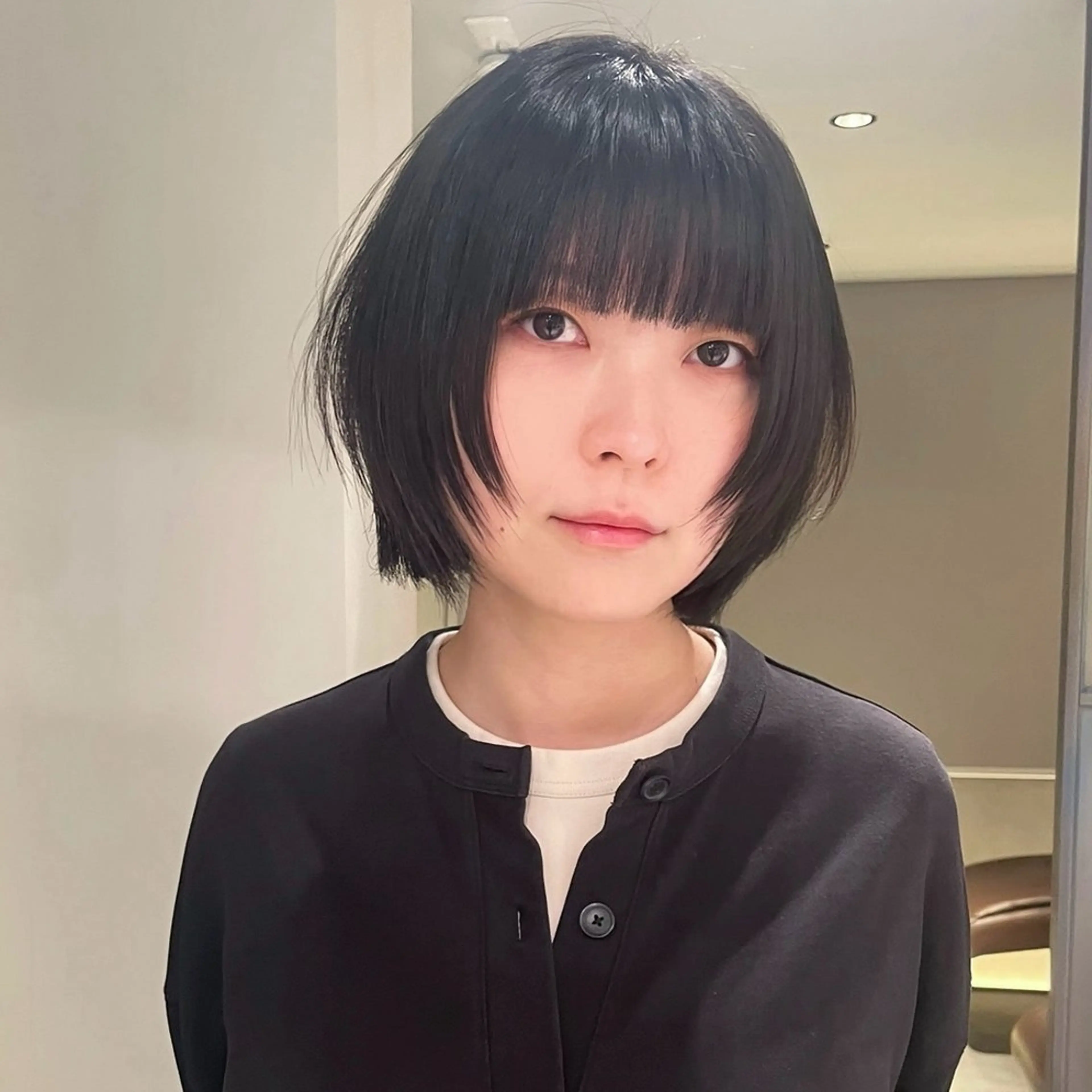 ショート カラー 切りっぱなしボブ ボブレイヤー ボブ 顔まわりレイヤー レイヤーカット カット ヘアカラー トリートメント ヘッドスパ ヘアセット GO TODAY シェアサロン 原宿Verno店所属・髪質改善/ブリーチ/ ボブ特化/よしきのヘアスタイル