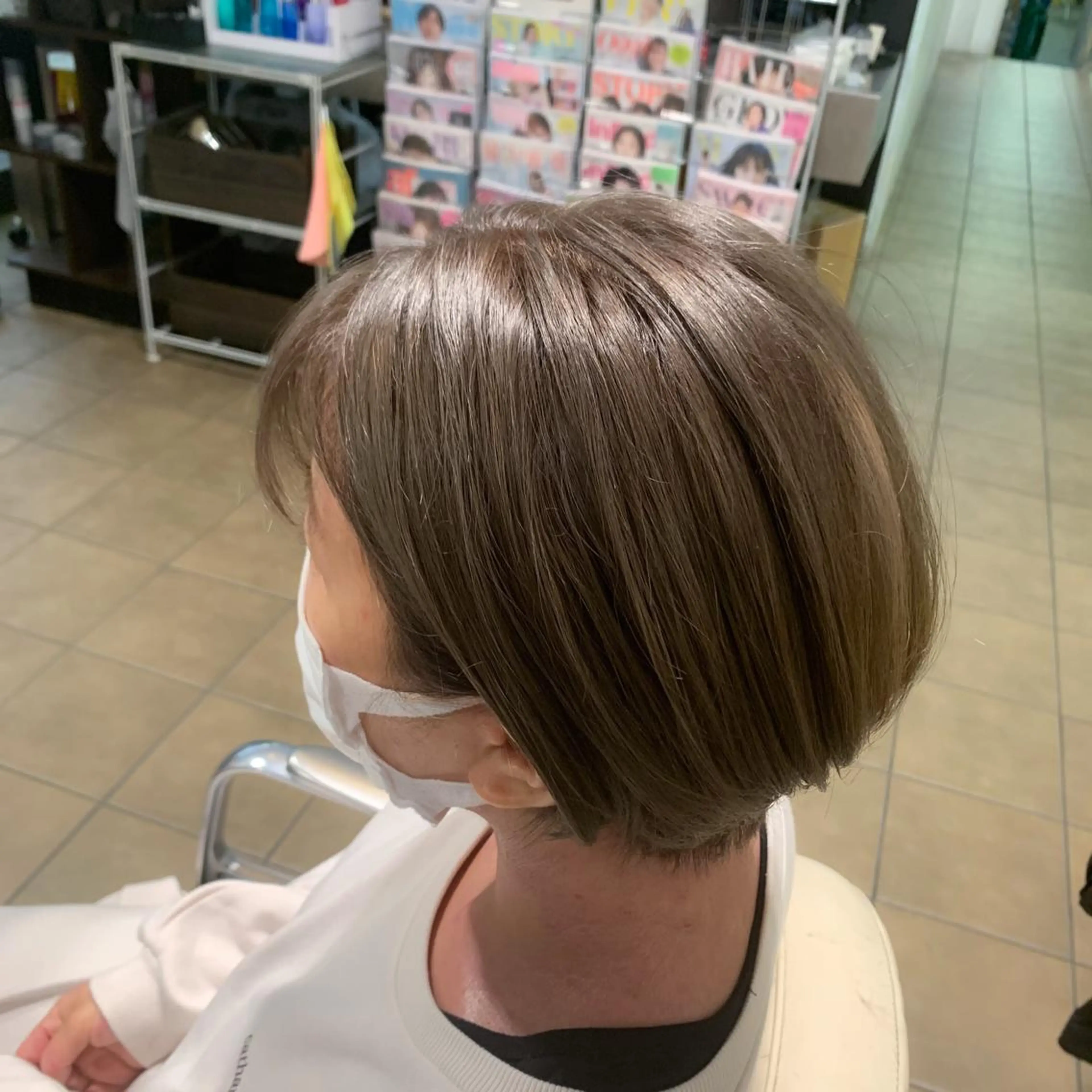 ショート カラー ブリーチ グラデーションカラー 髪質改善 トリートメント カット ヘアカラー トリートメント 地毛風ストレート/ 髪質改善/榎本流行のヘアスタイル