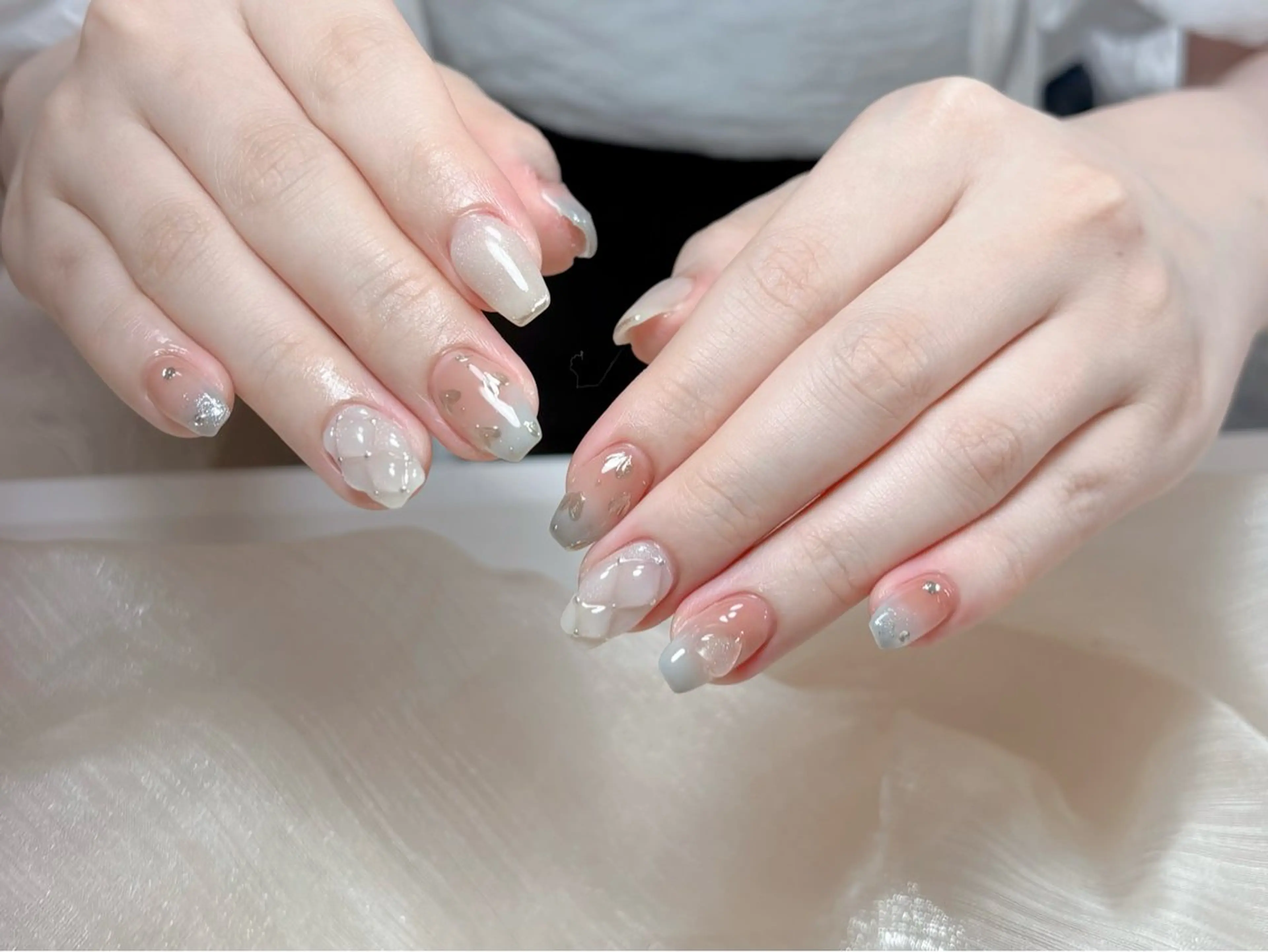 ネイル オーロラネイル チークネイル フレンチネイル ジェルネイル ガラスフレンチ ハンドネイル Nail Jolieのネイルデザイン