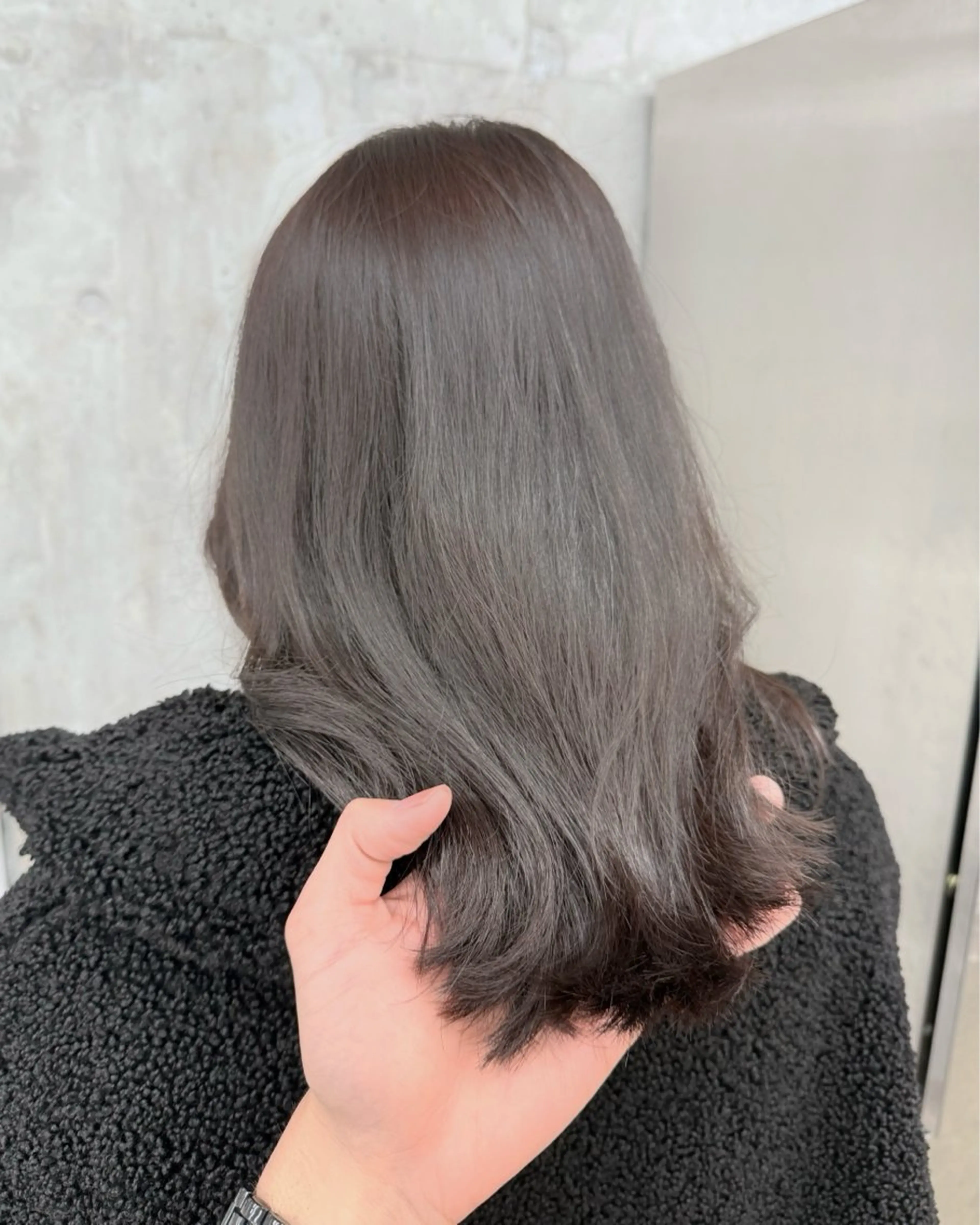 ミディアム カラー アッシュ カット ヘアカラー トリートメント 高橋大樹/グレージュ 透明感/髪質改善のヘアスタイル