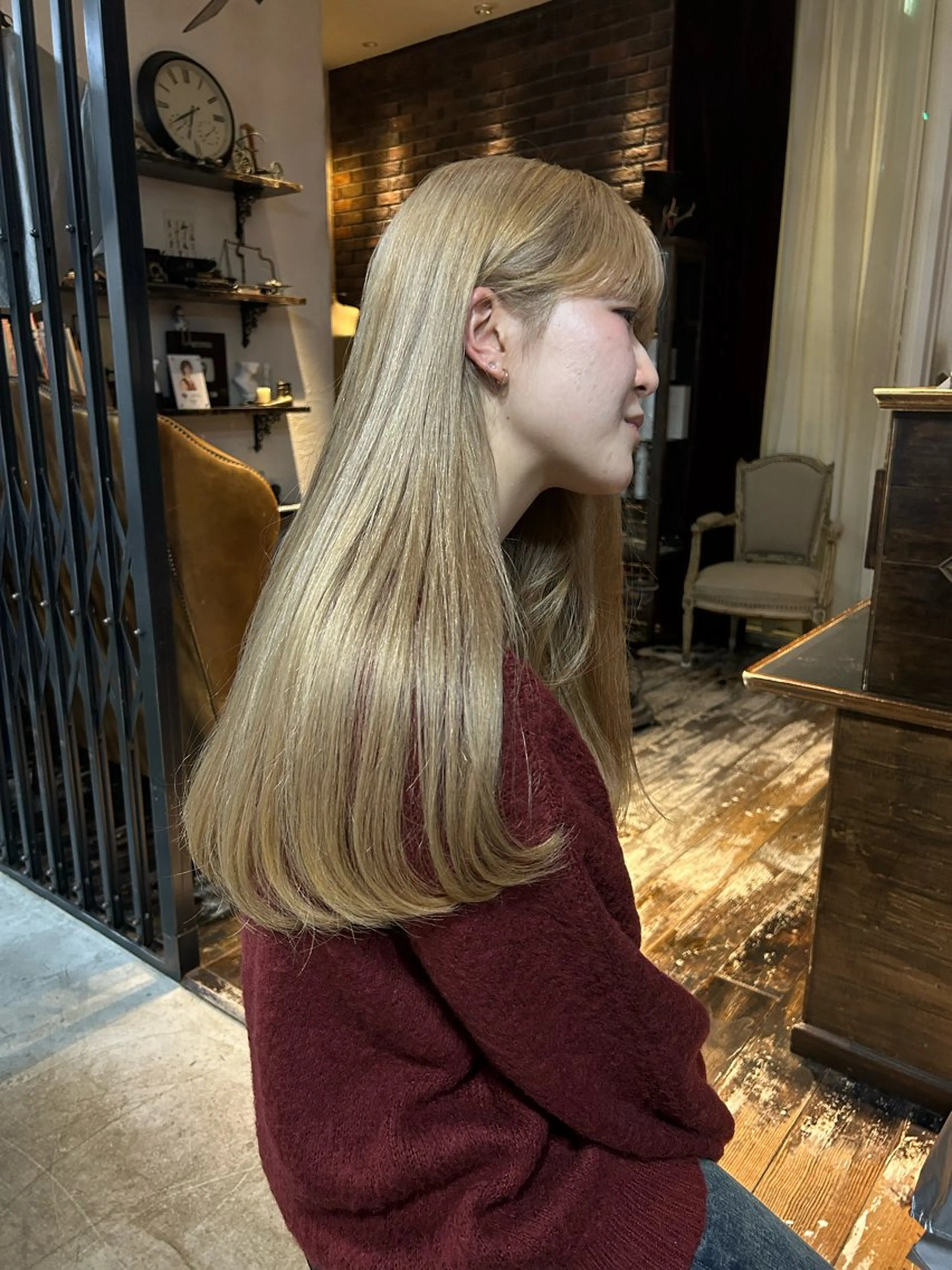 カラー ベージュカラー ブリーチ ミルクティーベージュ 丸山 風香のヘアスタイル