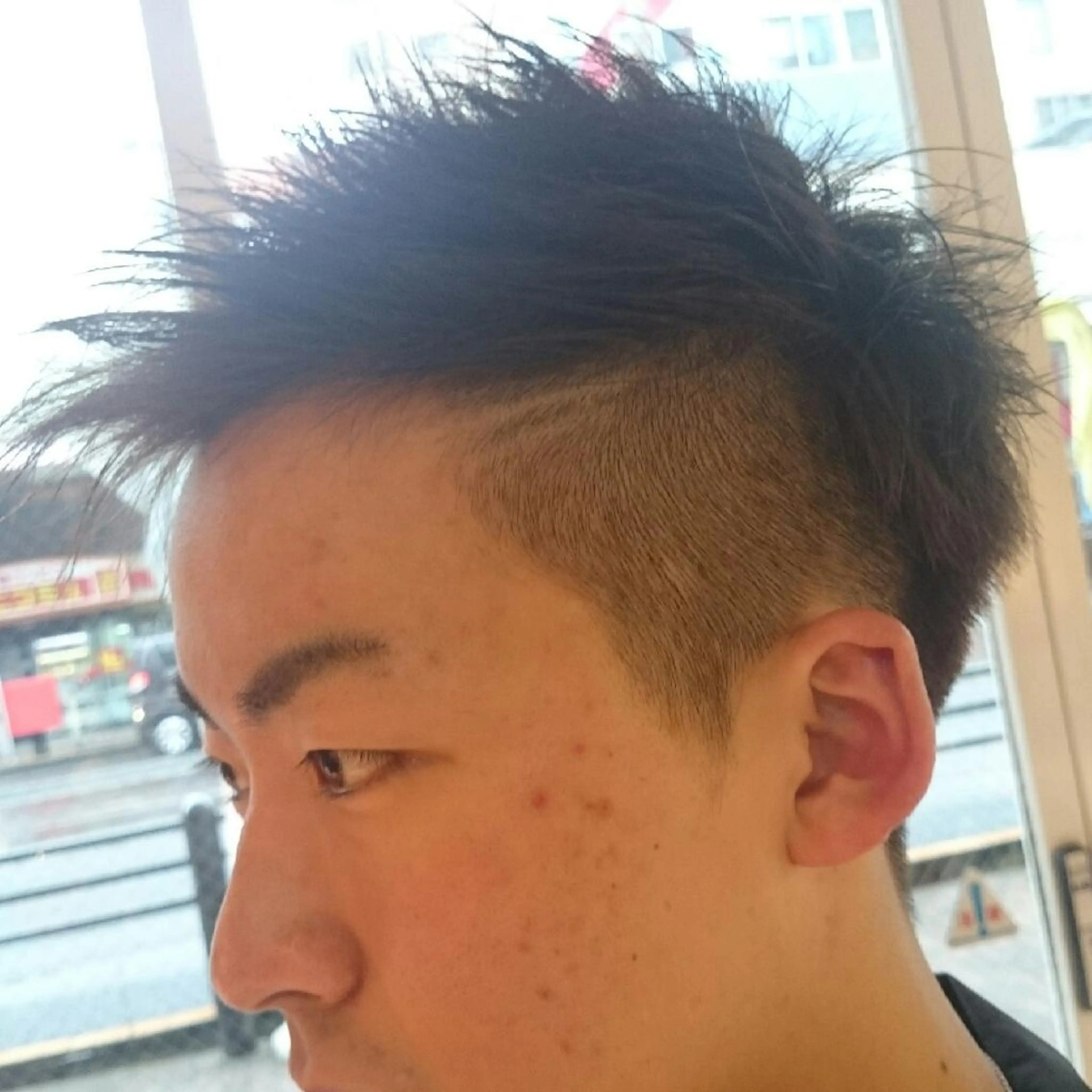 ショート カット ヘアカラー 浦川 敬太のヘアスタイル