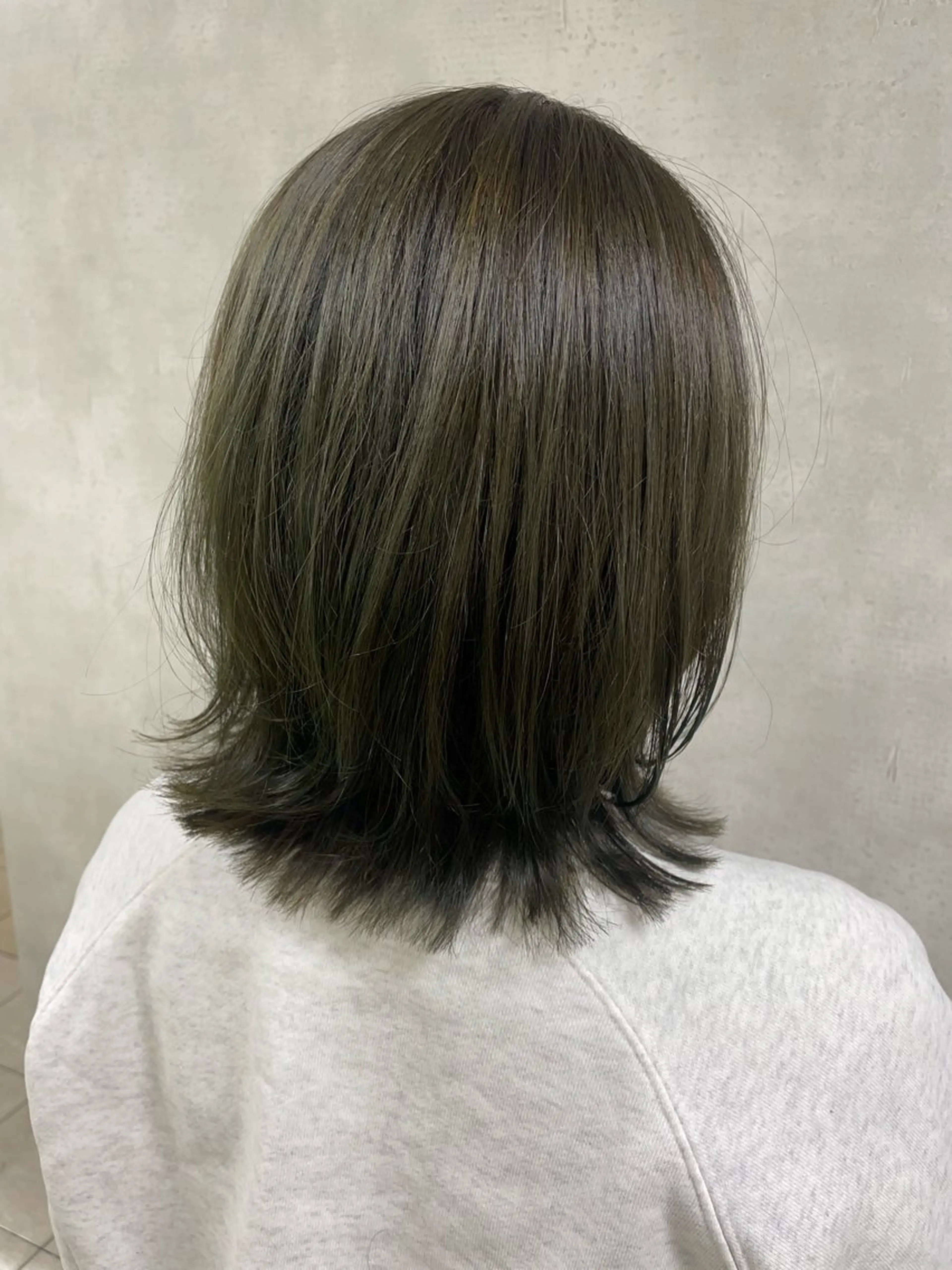 ミディアム 大久保 佳奈のヘアスタイル
