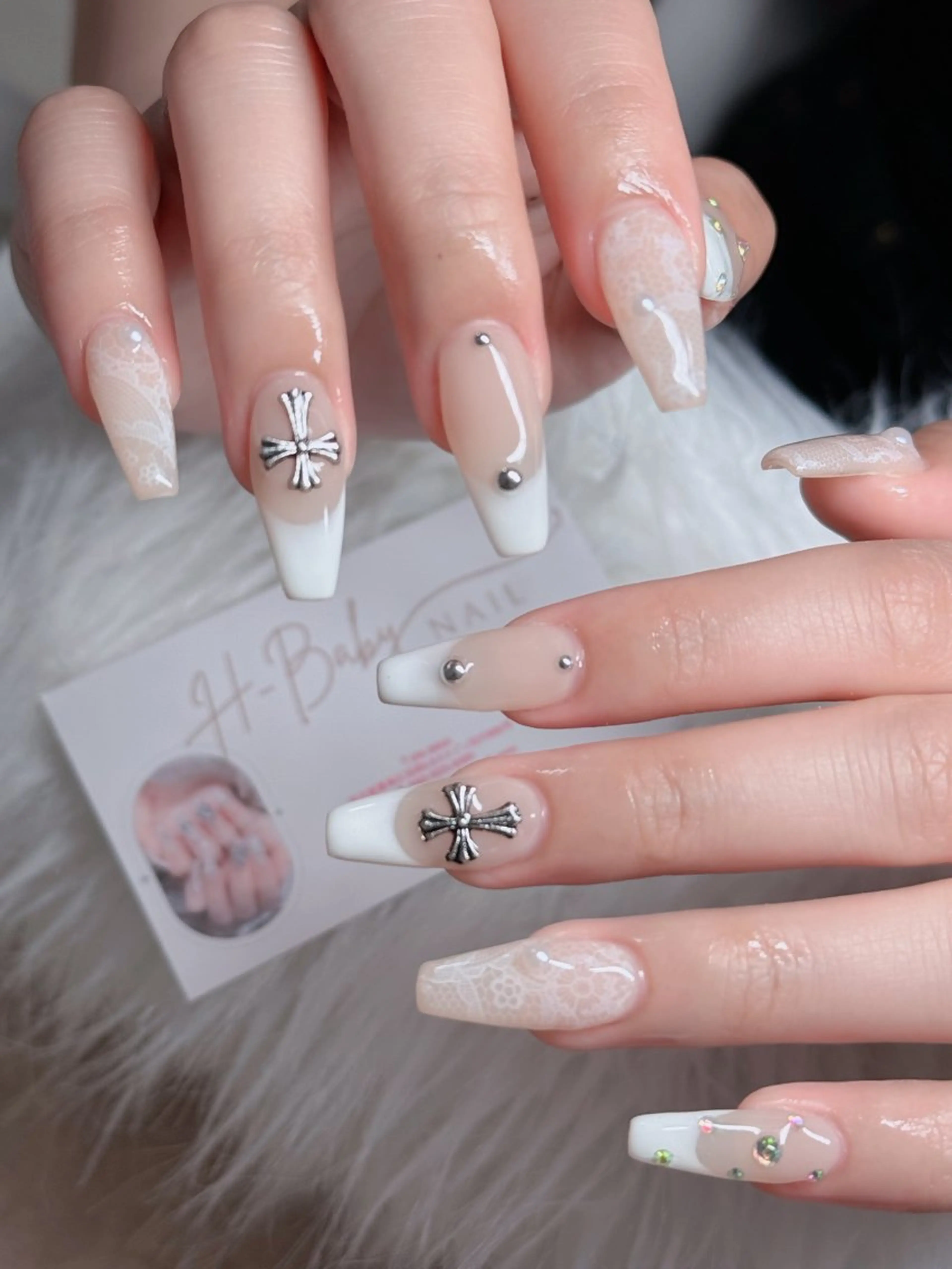 ネイル オーロラネイル フレンチネイル ジェルネイル ハロウィン キラキラネイル H.baby Nail Salonのネイルデザイン
