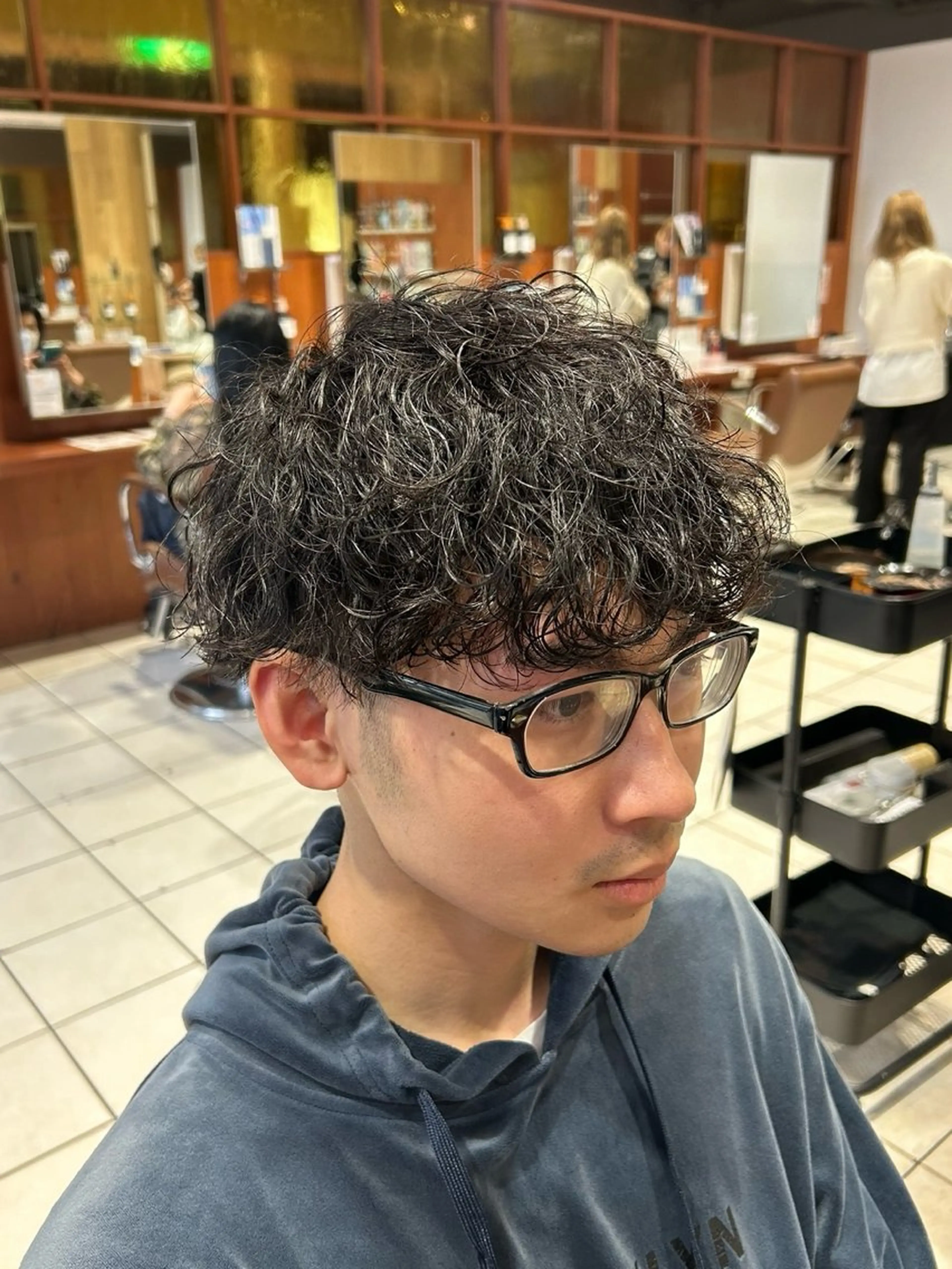 ミディアム パーマ メンズ ミディアムパーマ メンズパーマ 波巻きパーマ 福井 太暉のヘアスタイル