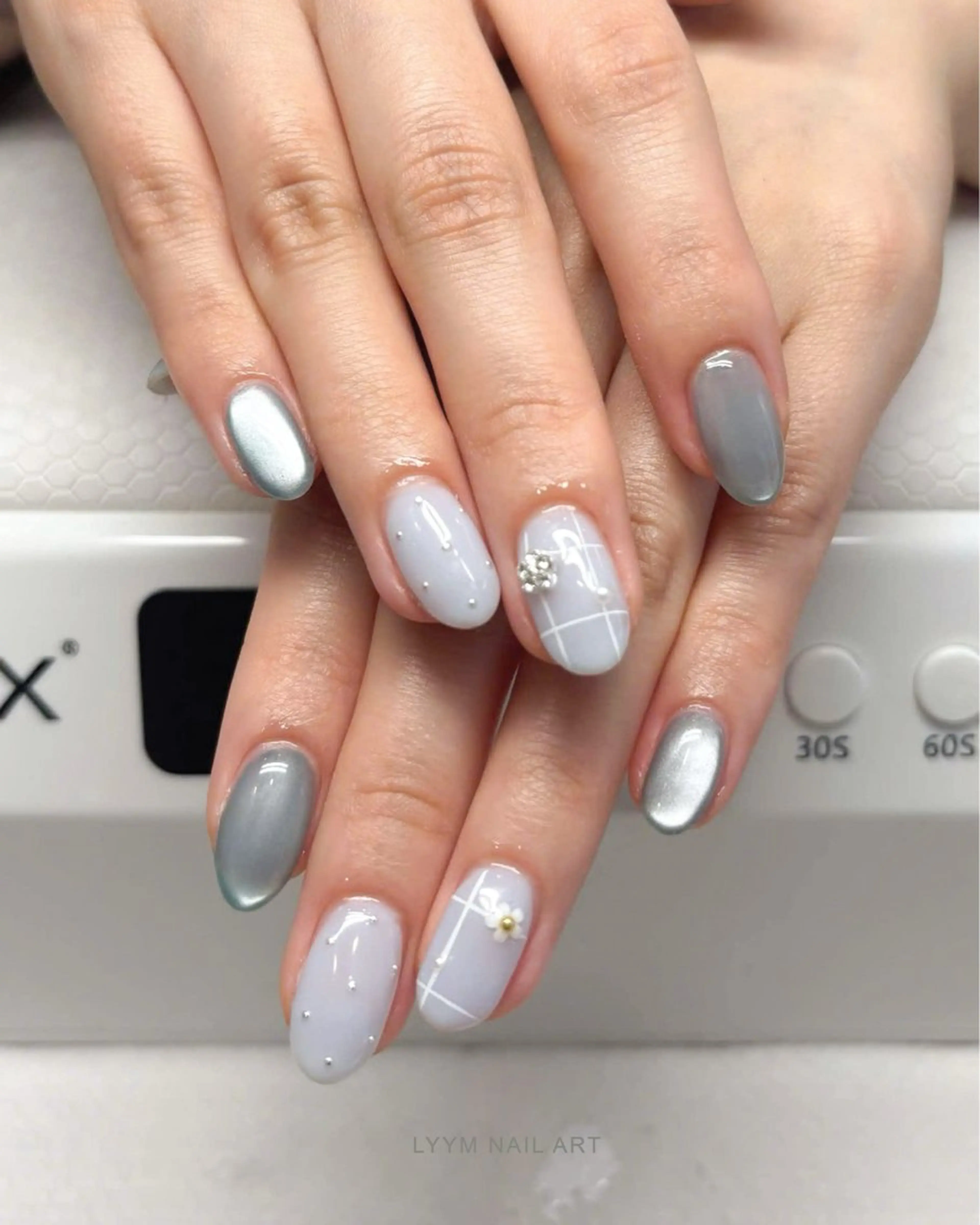 ネイル アートネイル ドット ガーリー グリーン 韓国ネイル LYYM Salonのネイルデザイン