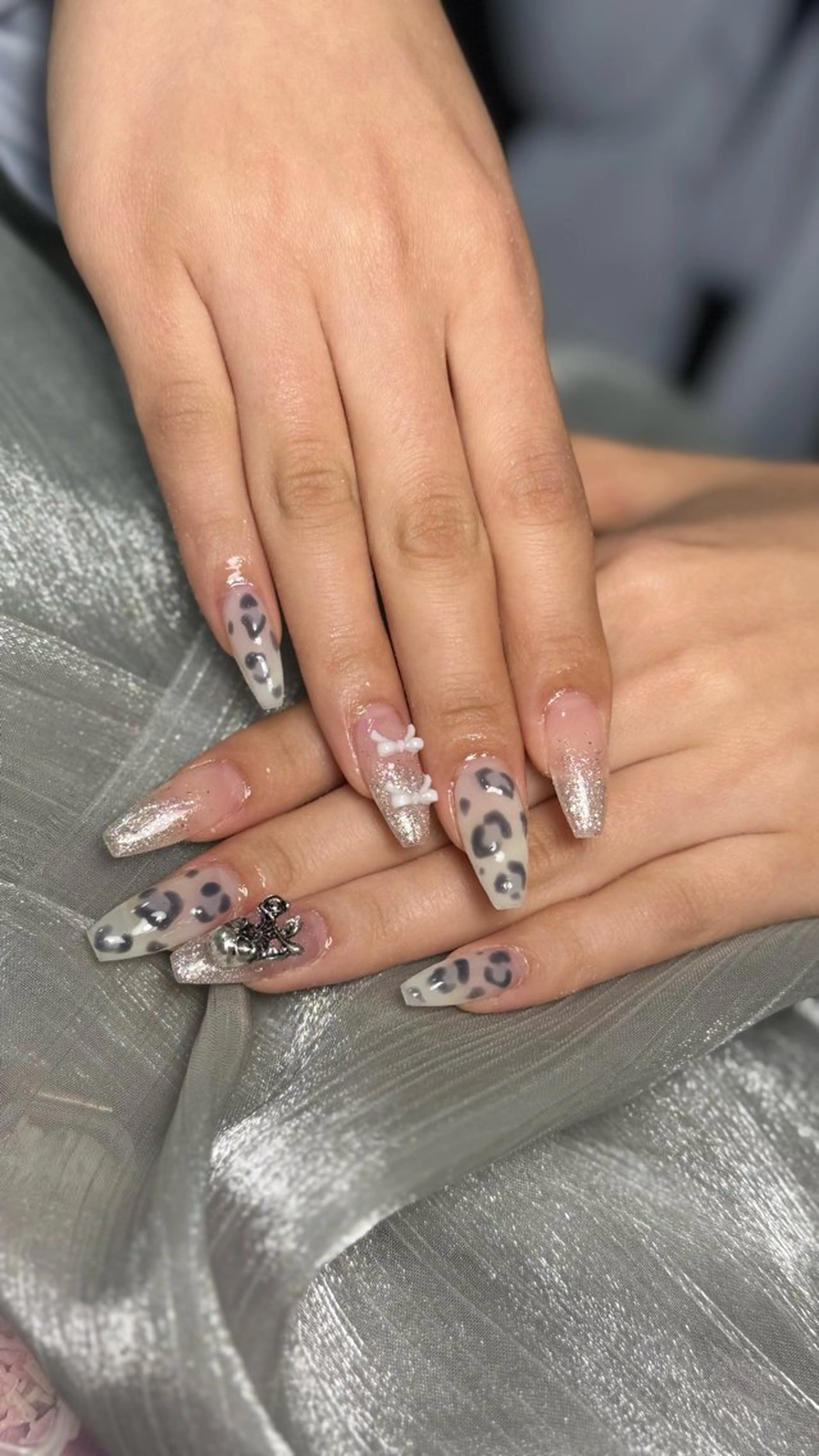 ネイル ハンドネイル ルシイ🎀新宿長さ 出しパーツ専門店のネイルデザイン