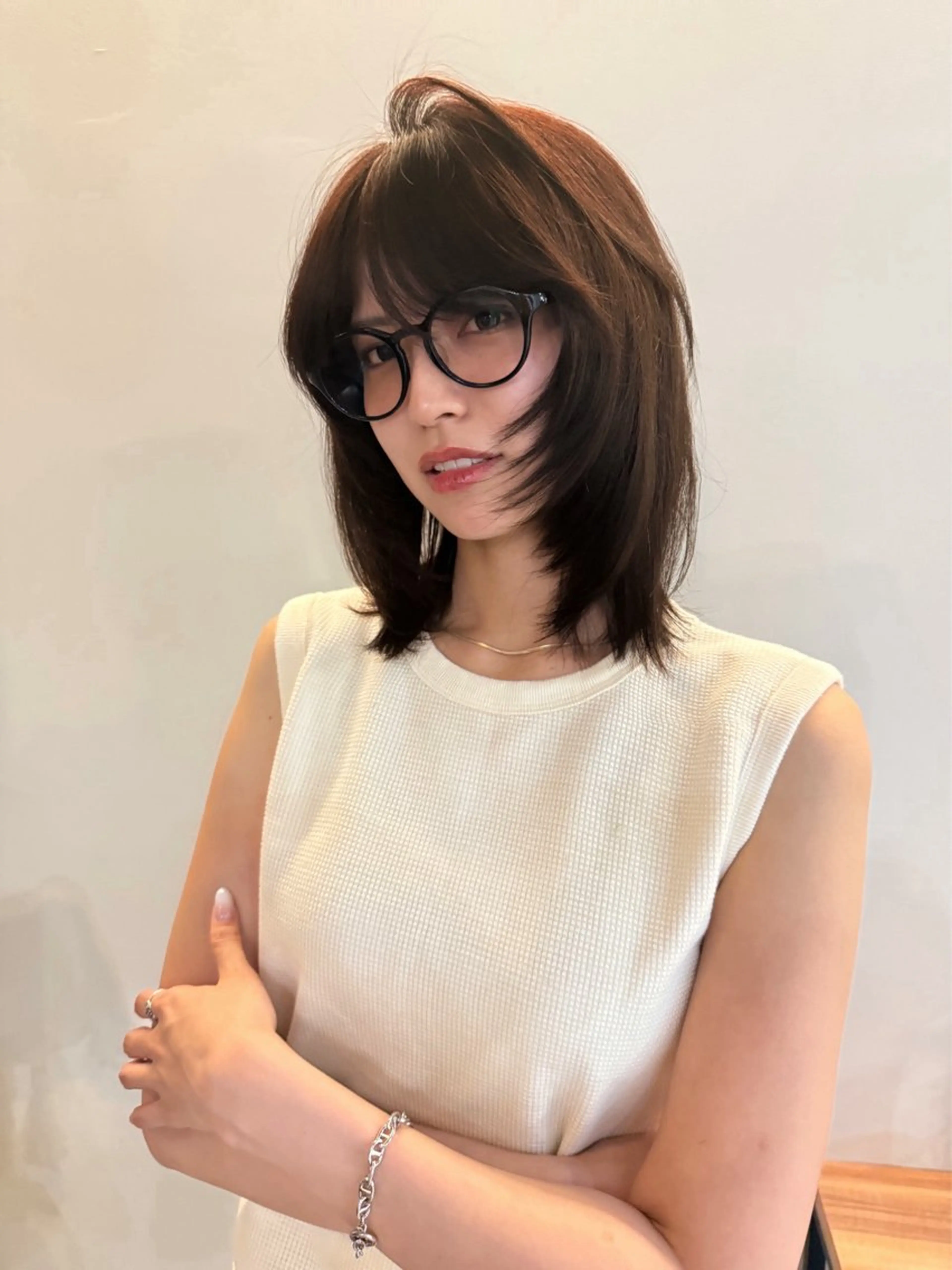 ミディアム ミディアムレイヤー ラベンダーブラウン ハッシュカット かきあげバング レイヤーカット カット ヘアカラー 縮毛矯正 トリートメント レイヤーカット\ウル フ　chinatsuのヘアスタイル