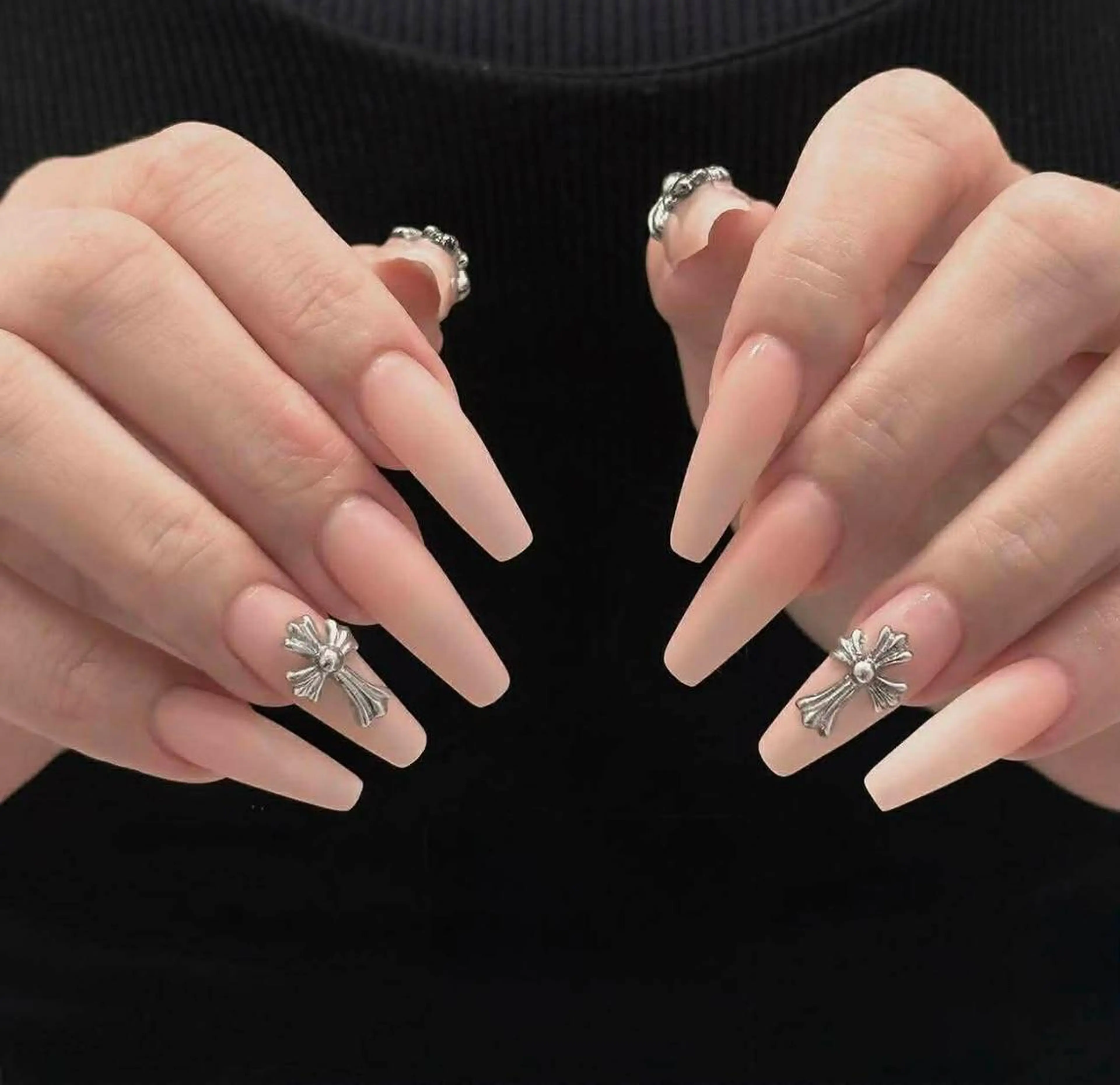 ロング カラー ベージュカラー ピンクカラー 韓国風ヘア ハンドネイル ニュ クインのネイルデザイン