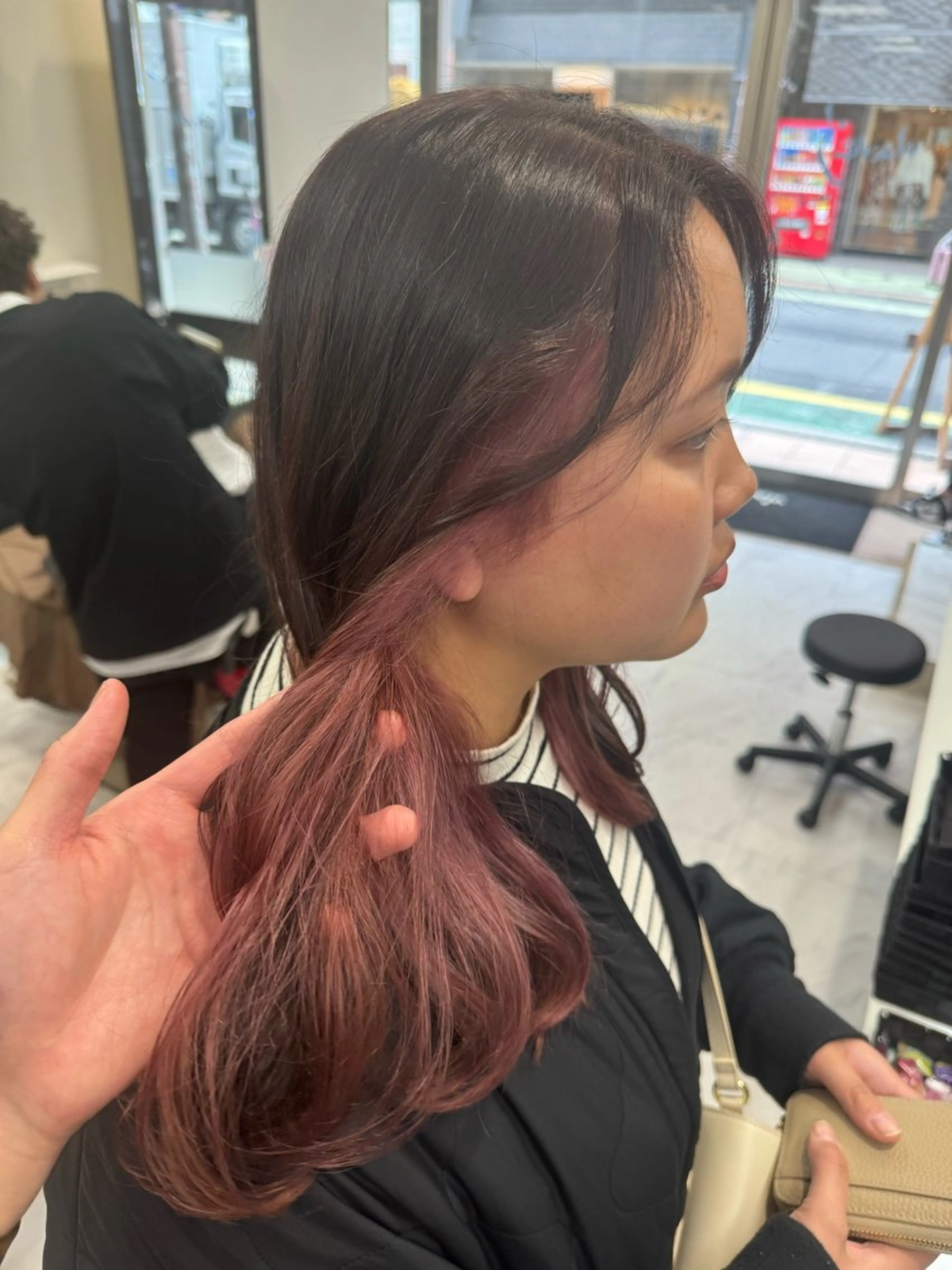 セミロング カラー ヘアアレンジ 切りっぱなしボブ ミストバング ブリーチ ブラウンカラー デザインカラー カット ヘアカラー トリートメント Zina 大宮所属・目黒 碧人のヘアスタイル