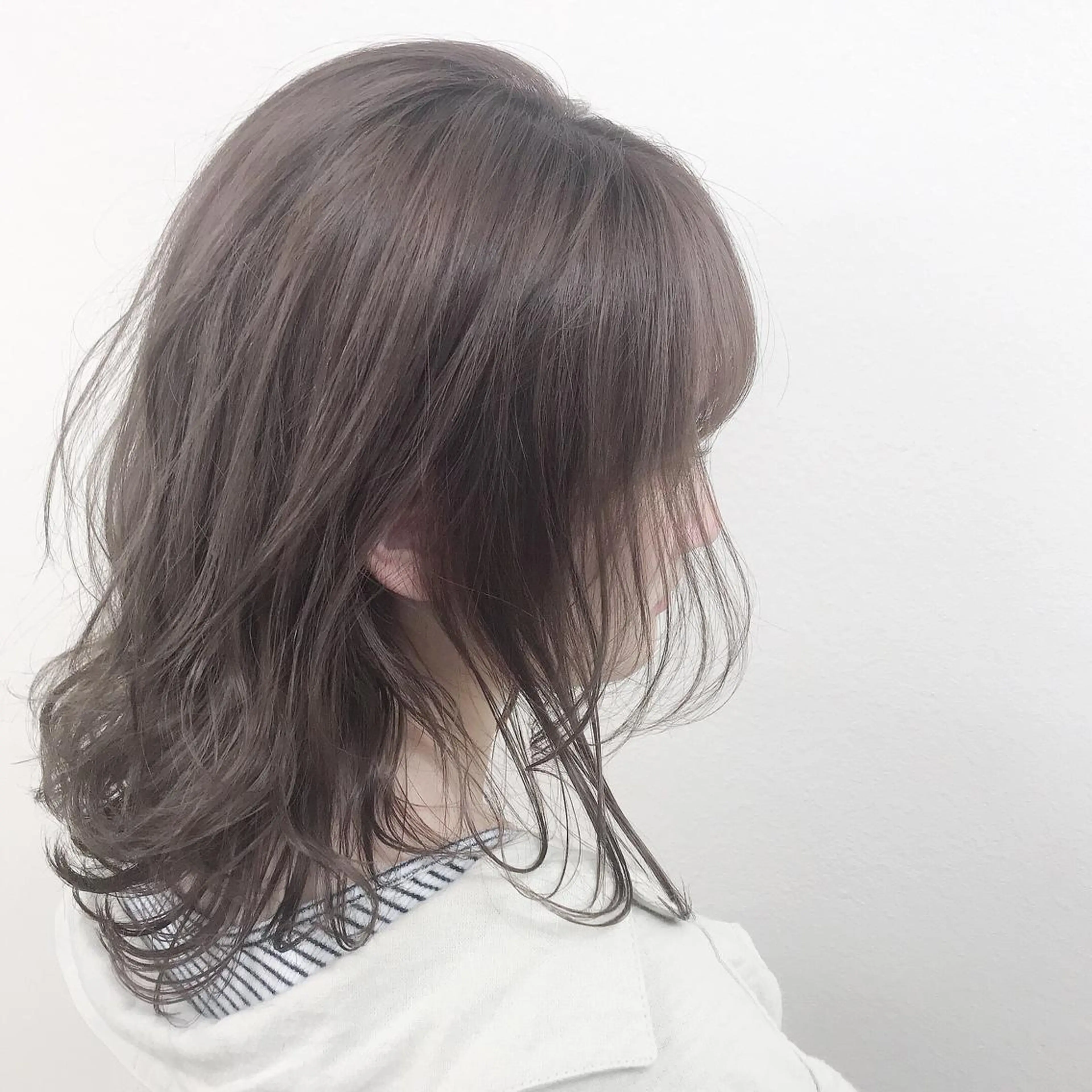 セミロング カラー 🩵ハイトーン 美咲🩵のヘアスタイル