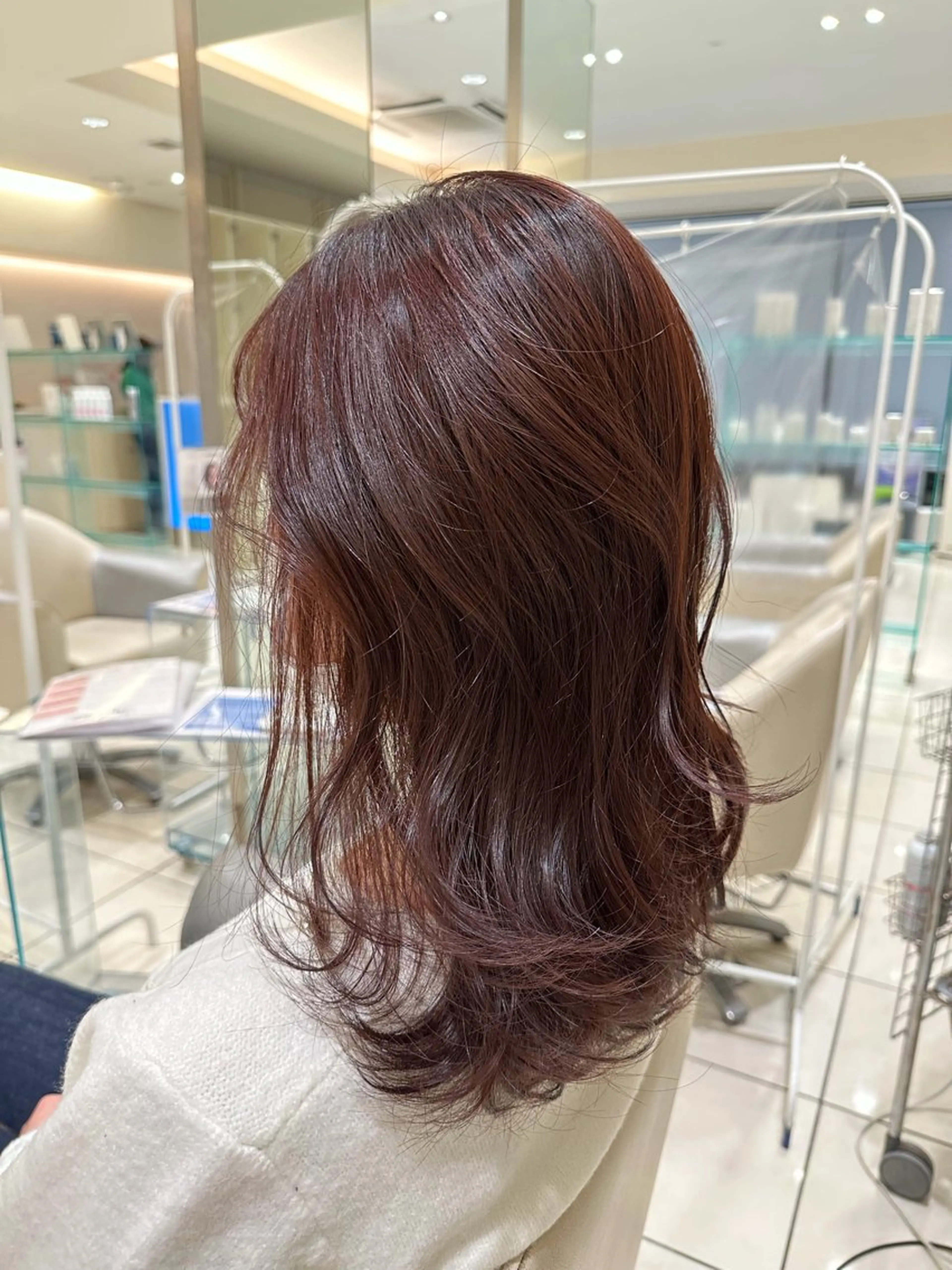 ロング カラー 海希/ブリーチ透明カ ラー/レイヤーカットのヘアスタイル