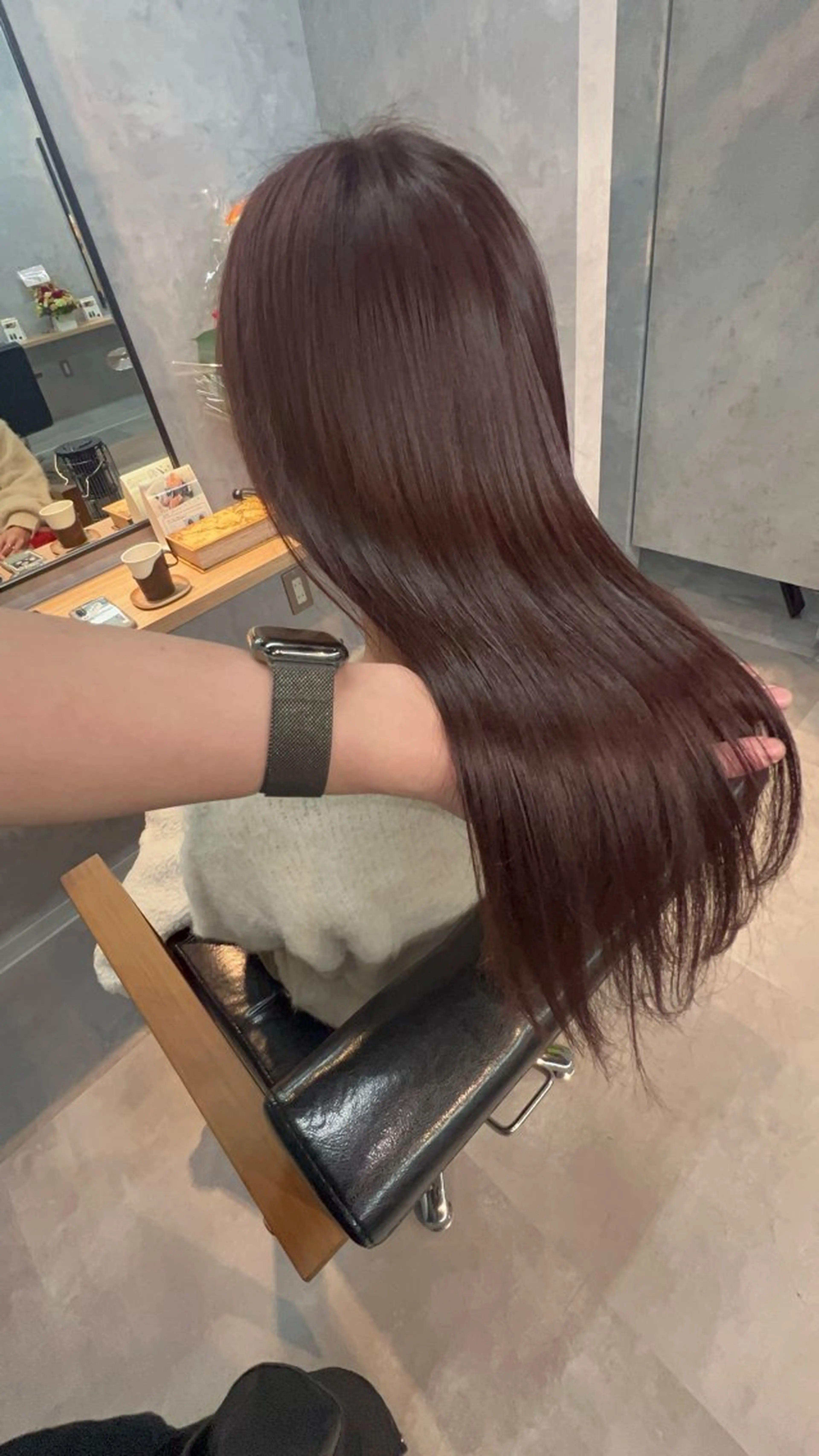 ロング motoトップカラー リスト/ブリーチカラのヘアスタイル