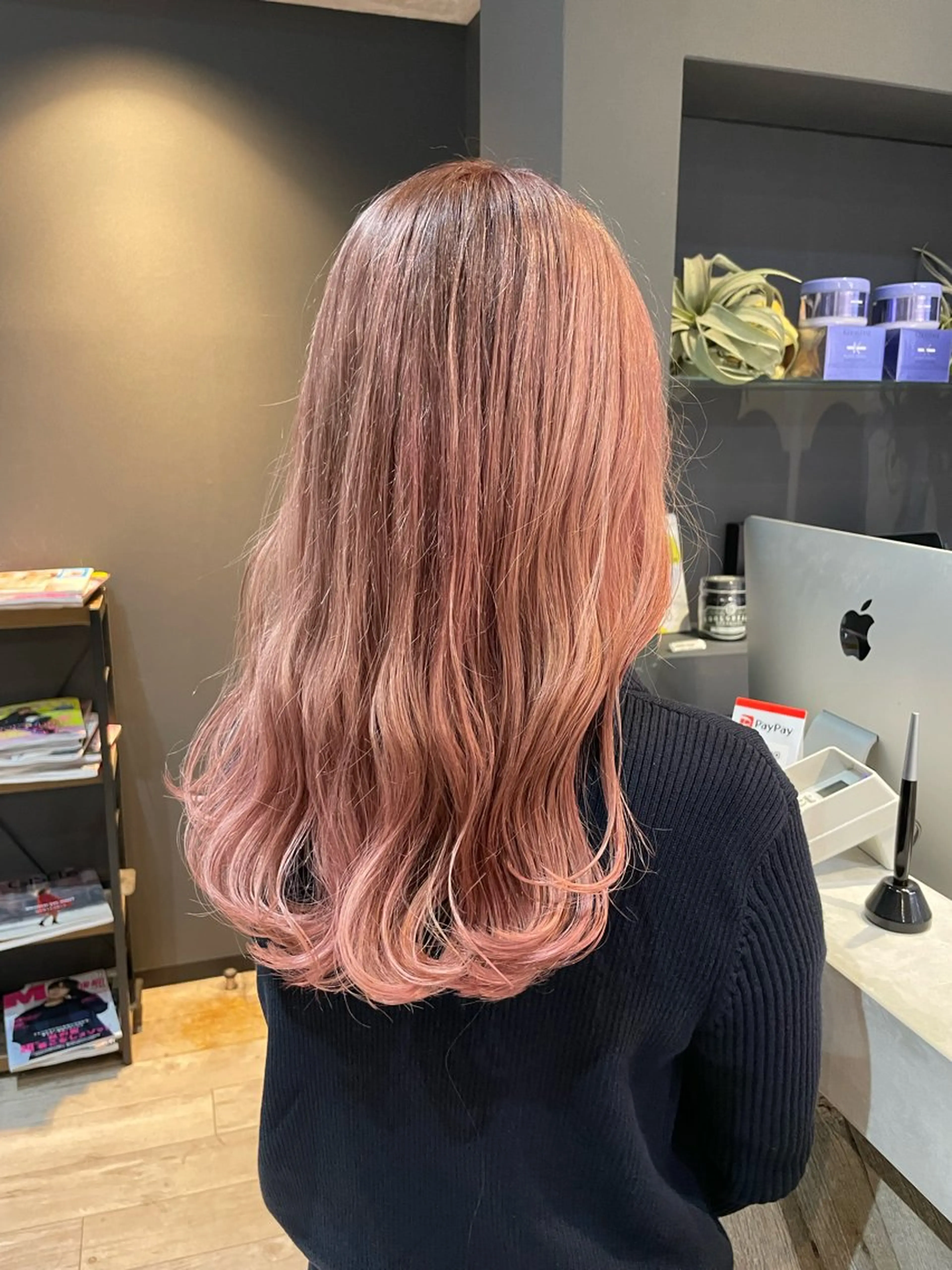 セミロング カラー ベージュカラー ブリーチ デザインカラー ダブルカラー ピンクカラー ワタナベ テルマサのヘアスタイル