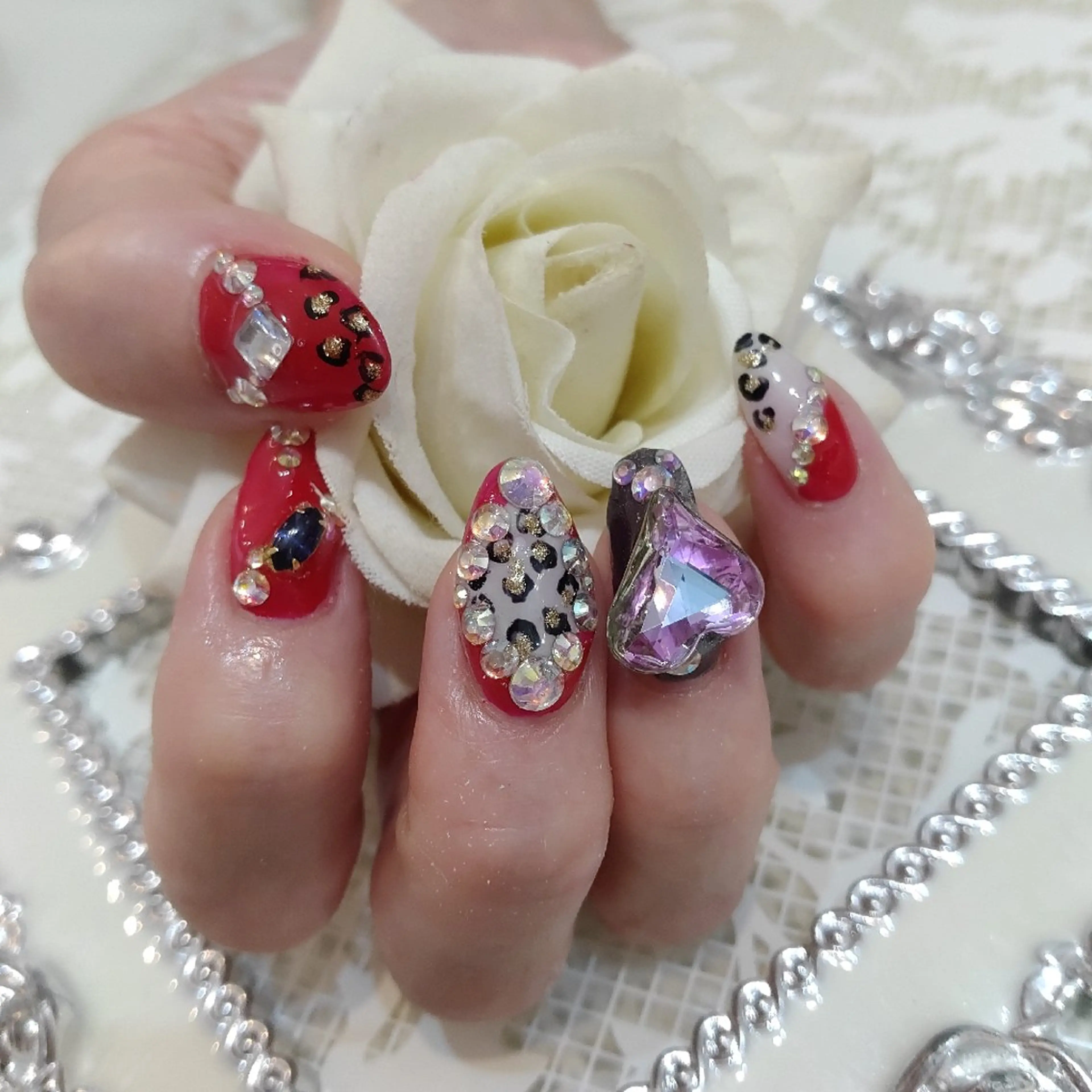 ネイル エステとネイル ローズコンフォートのネイルデザイン