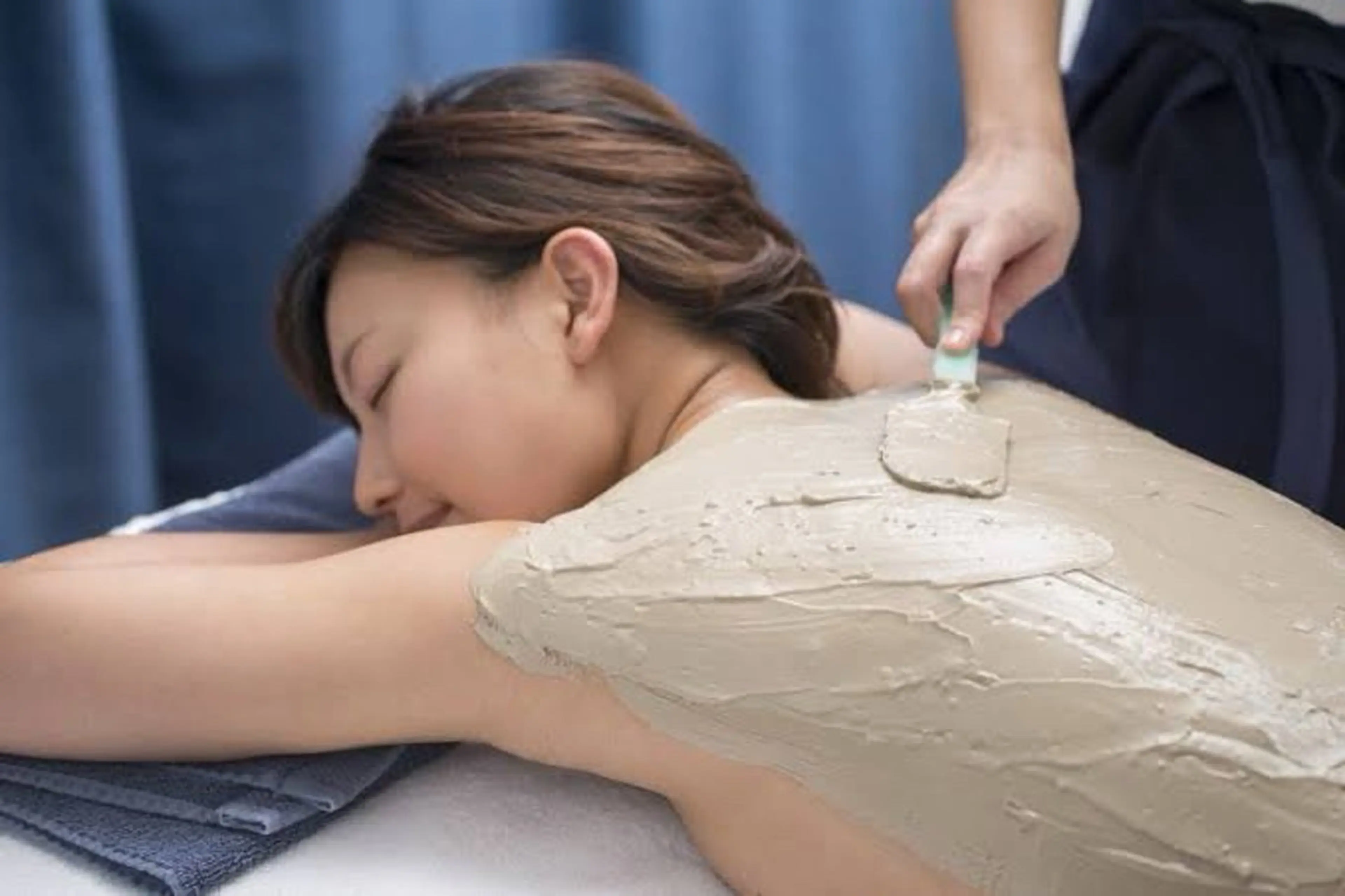 潤いたっぷりタラソパックでツルツル背中◎ブライダルエステにもおすすめのバックライントリートメント♡の写真