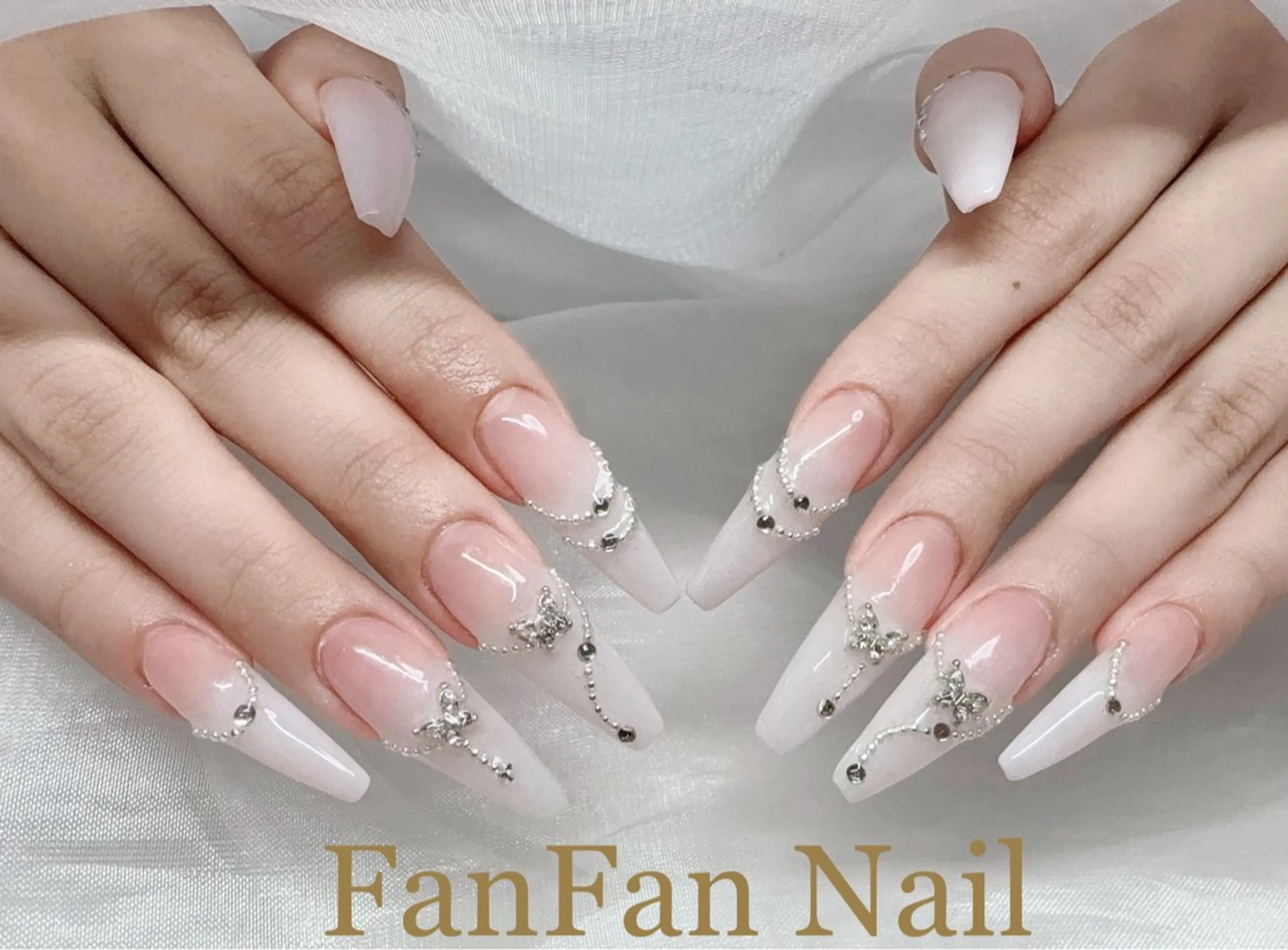 ネイル アートネイル オーロラネイル ガーリー キラキラネイル 韓国ネイル ハンドネイル KaKa FanFanNailのネイルデザイン