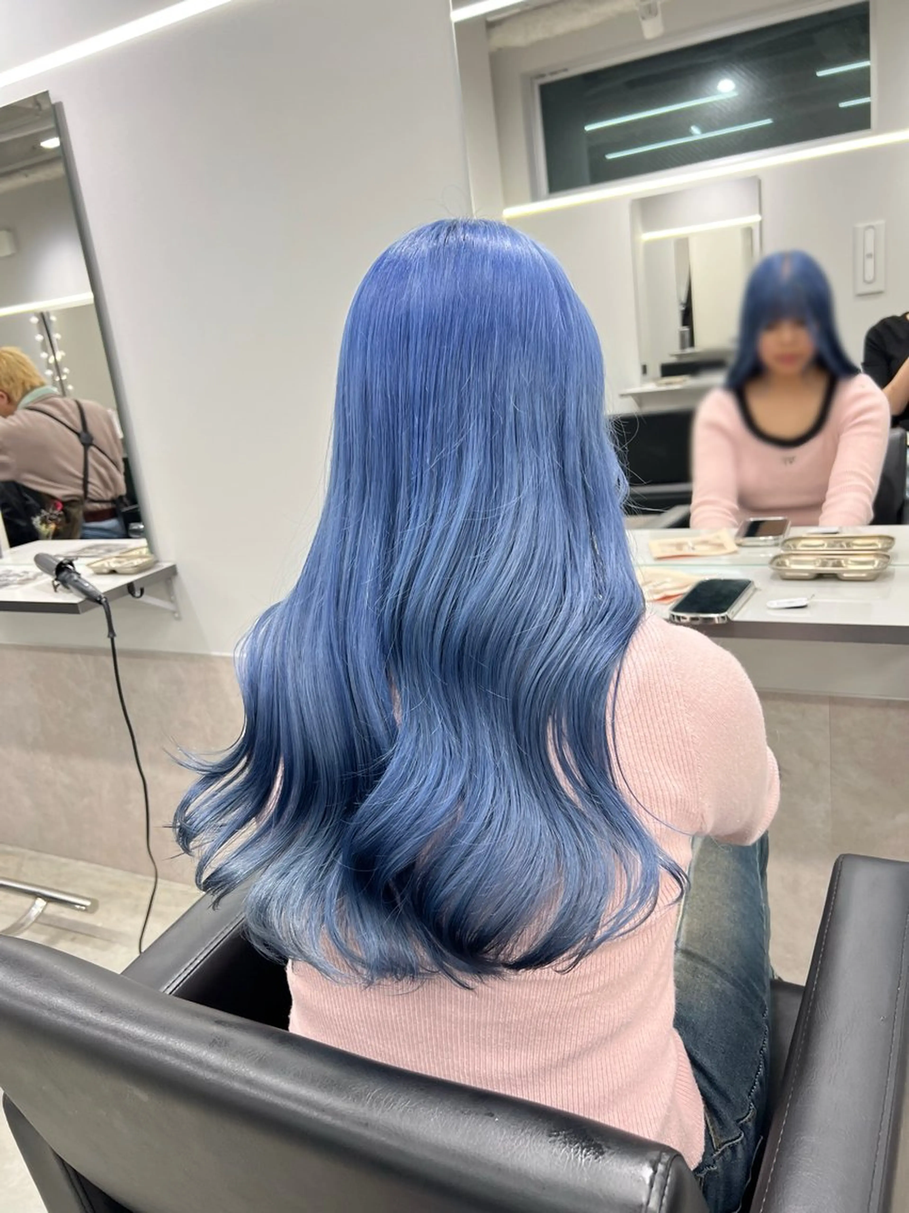 ロング ヘアカラー maya レイヤーカットのヘアスタイル