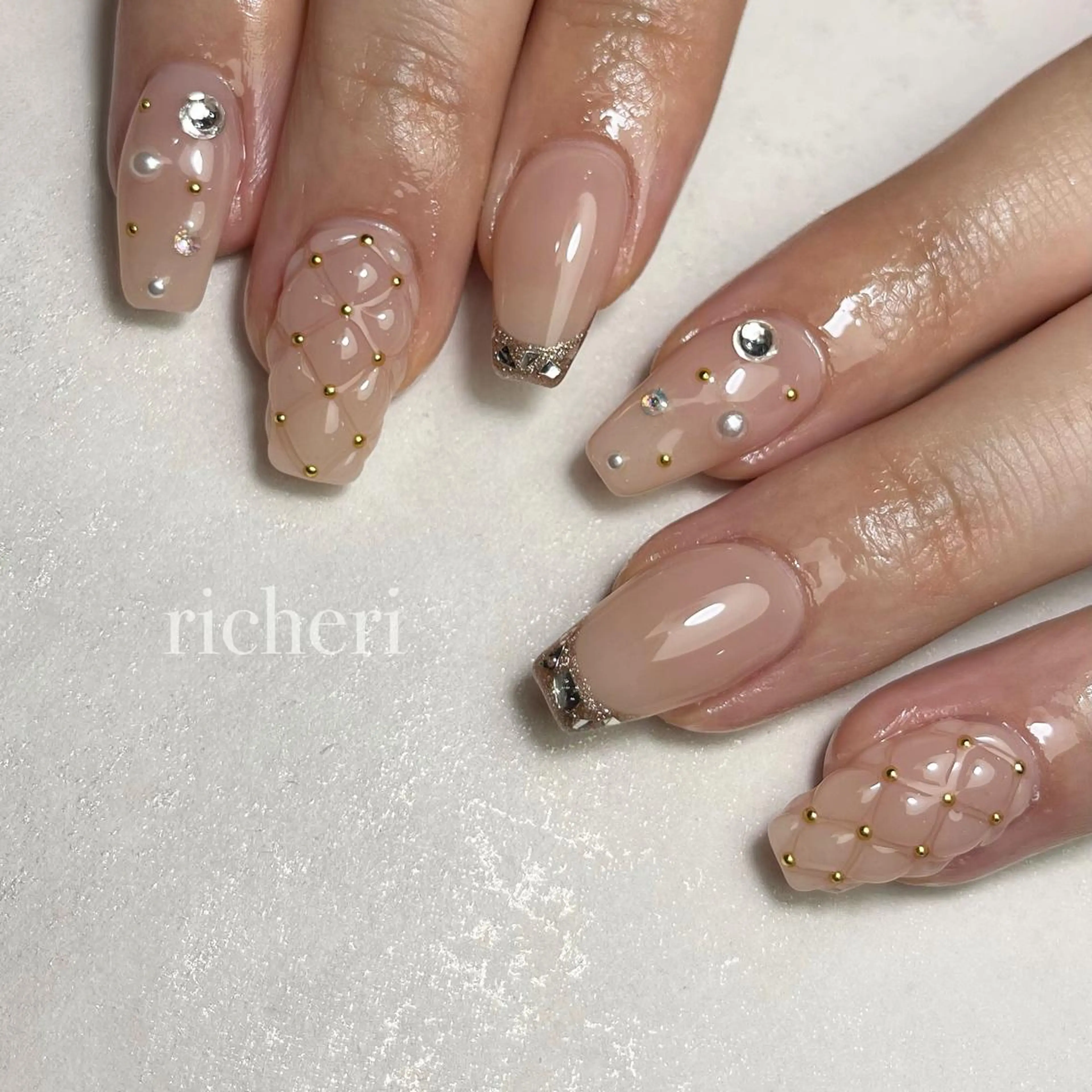 ミディアム ネイル ハンドネイル richeri beautyのエステ・リラクイメージ