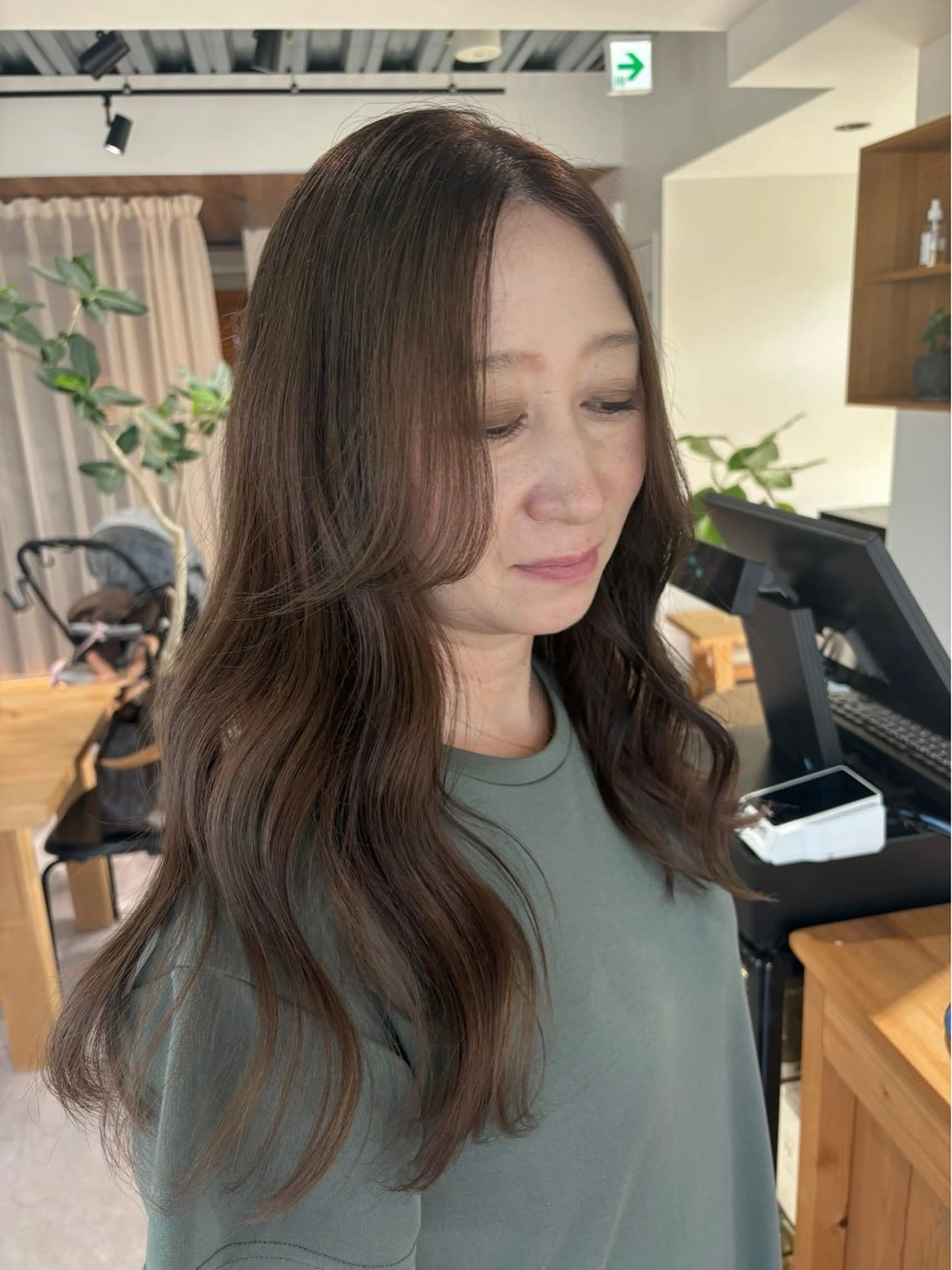 カラー ベージュカラー 透明感カラー ヘアカラー aina / n.w.hのヘアスタイル