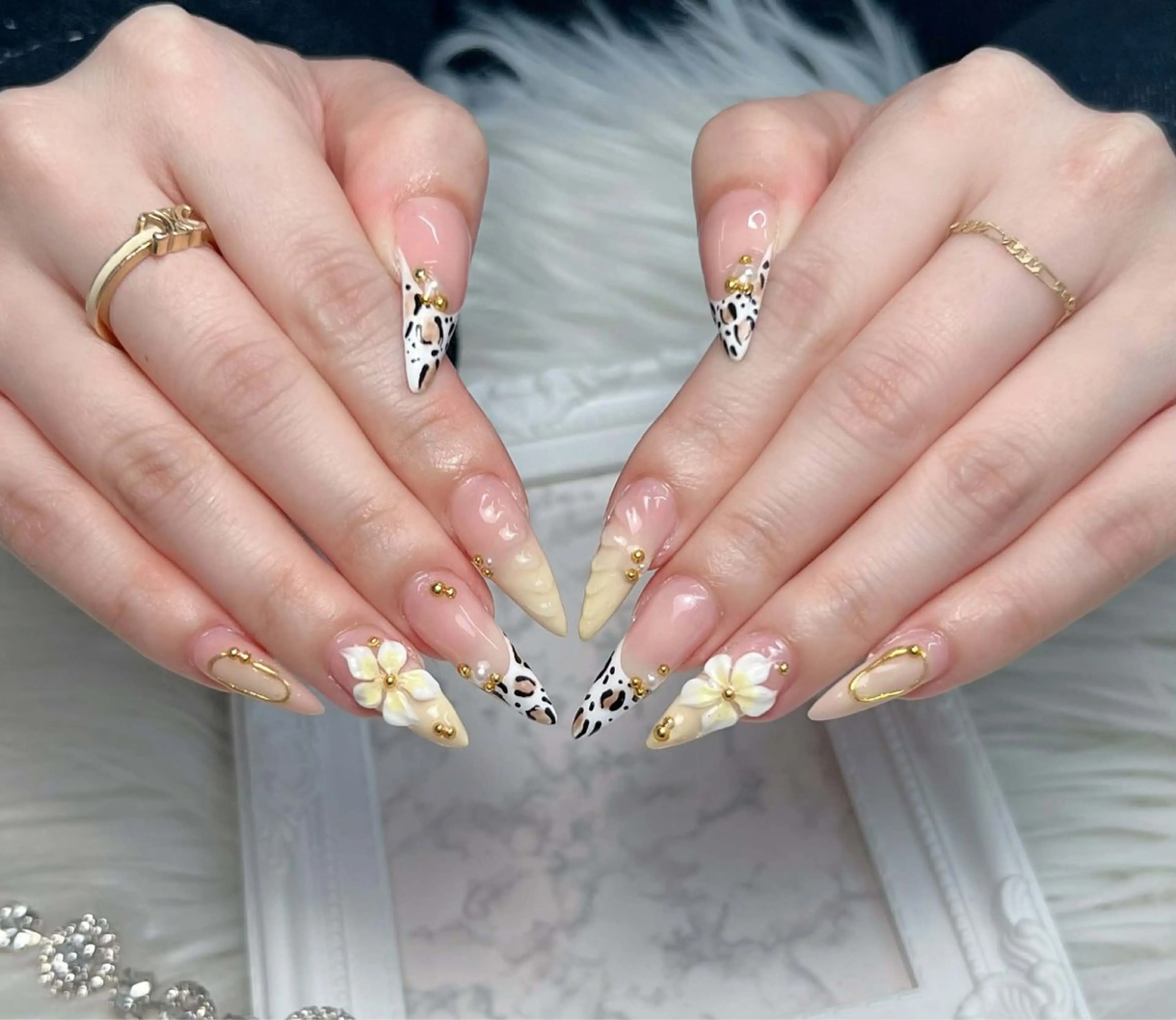 ネイル 長さ出し フレンチネイル ガーリー キラキラネイル 韓国ネイル ハンドネイル Nova Nailのネイルデザイン