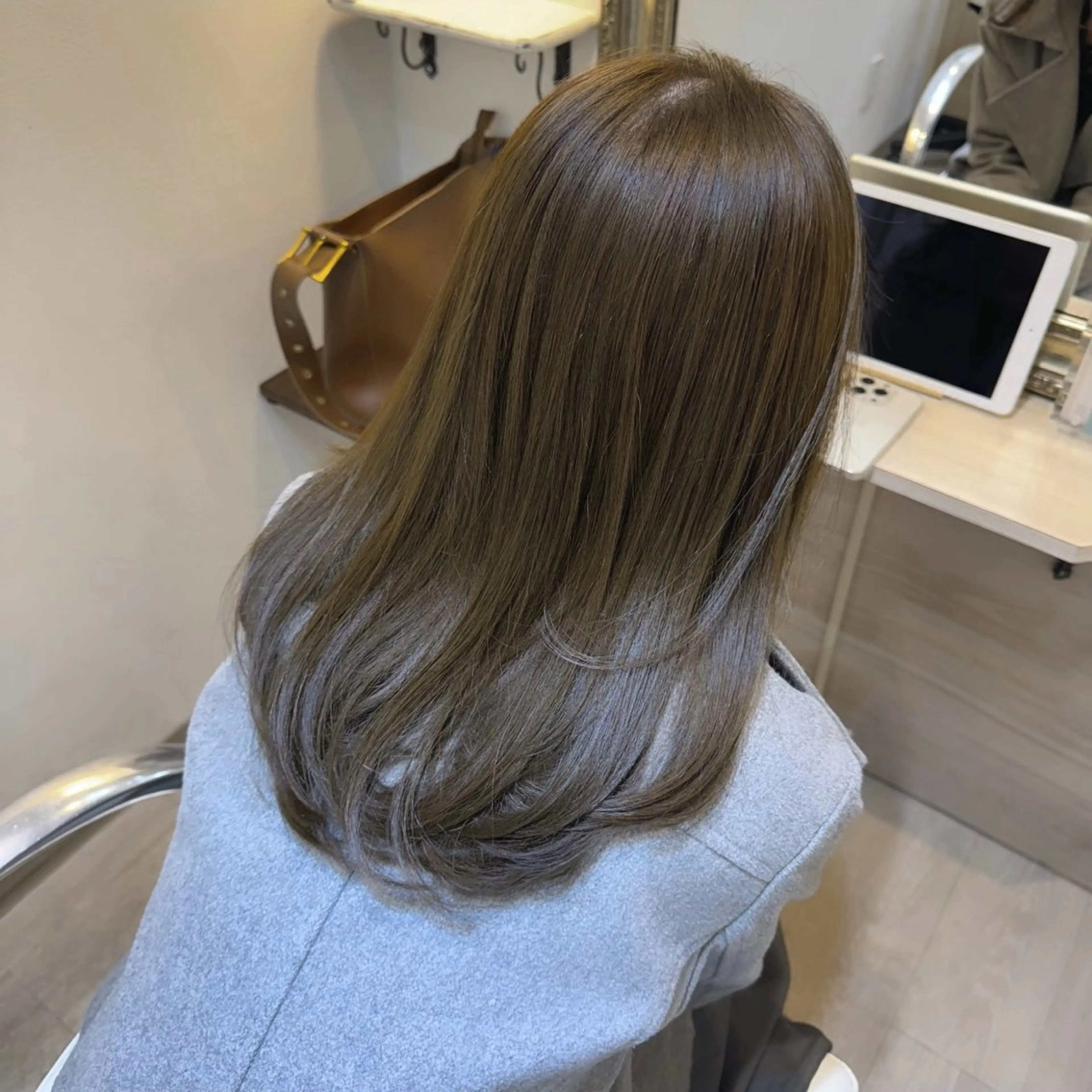 ミディアム カラー ブリーチ 透明感カラー ブリーチなしカラー カット ヘアカラー トリートメント 似合わせhair /モガミユナ🎀のヘアスタイル
