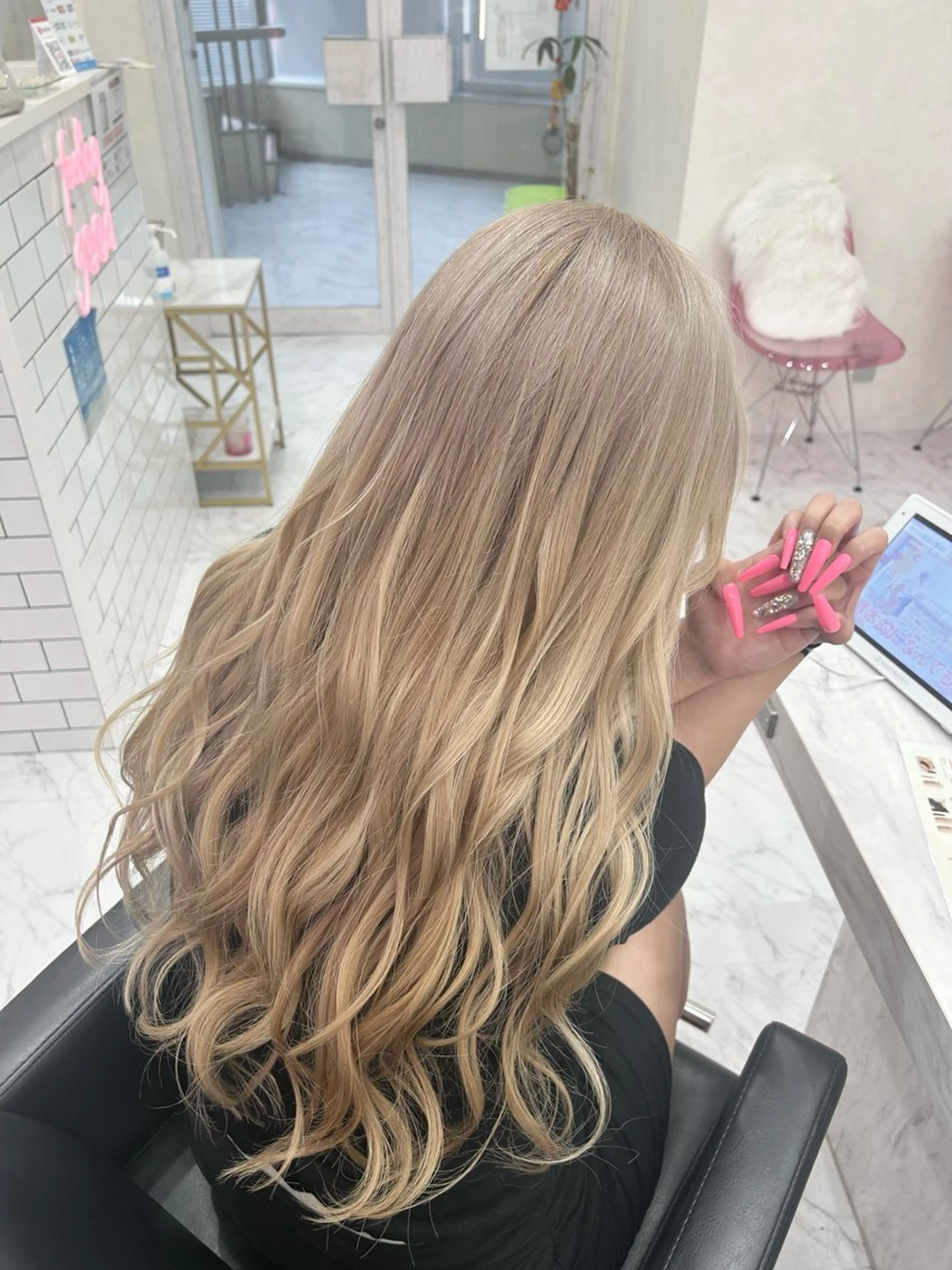 ロング カラー ヘアカラー ハイトーン/韓国風 🤍Nacchi🐈のマツエク・マツパデザイン