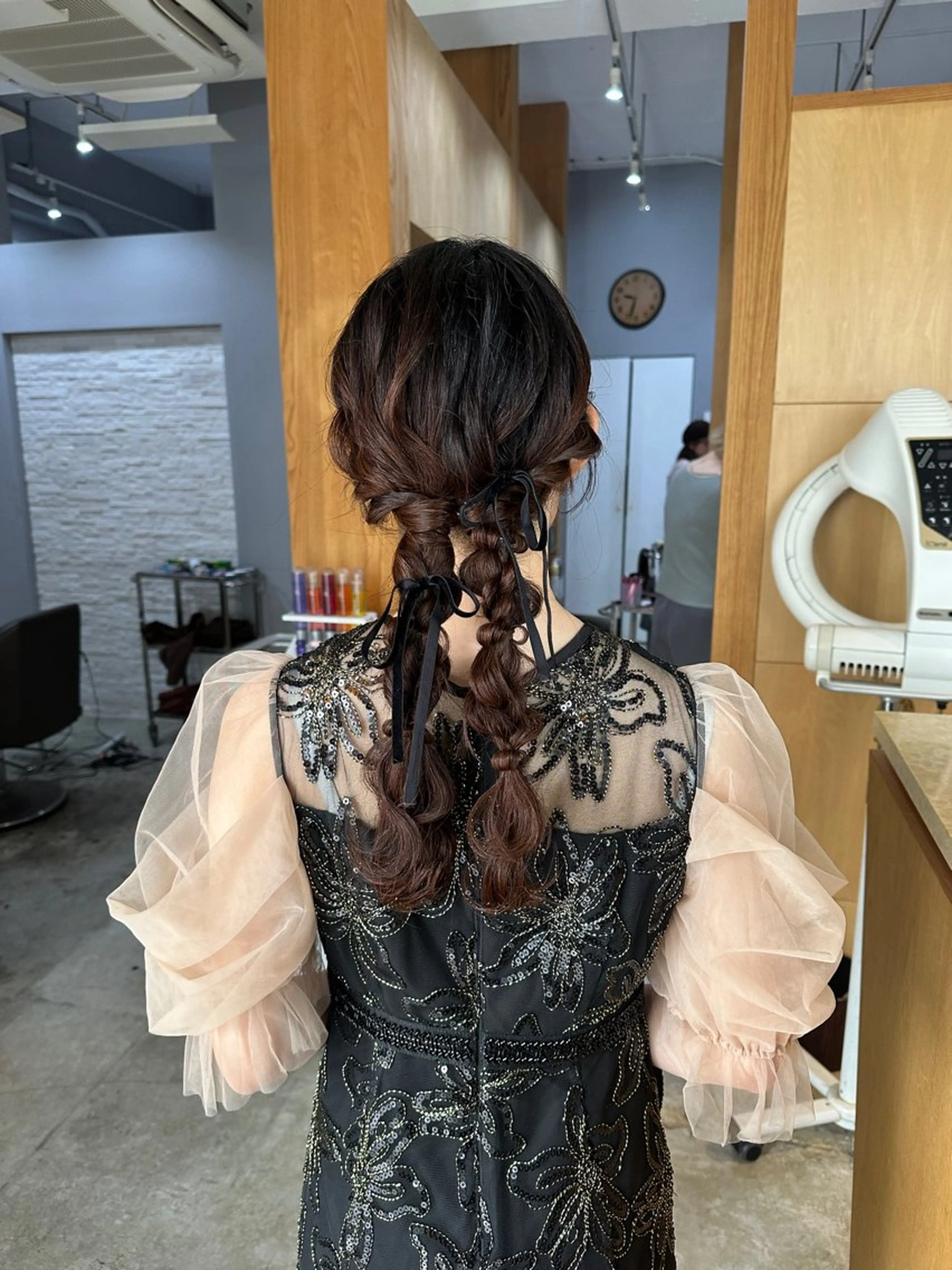 ミディアム miloc MOMOKAのヘアスタイル