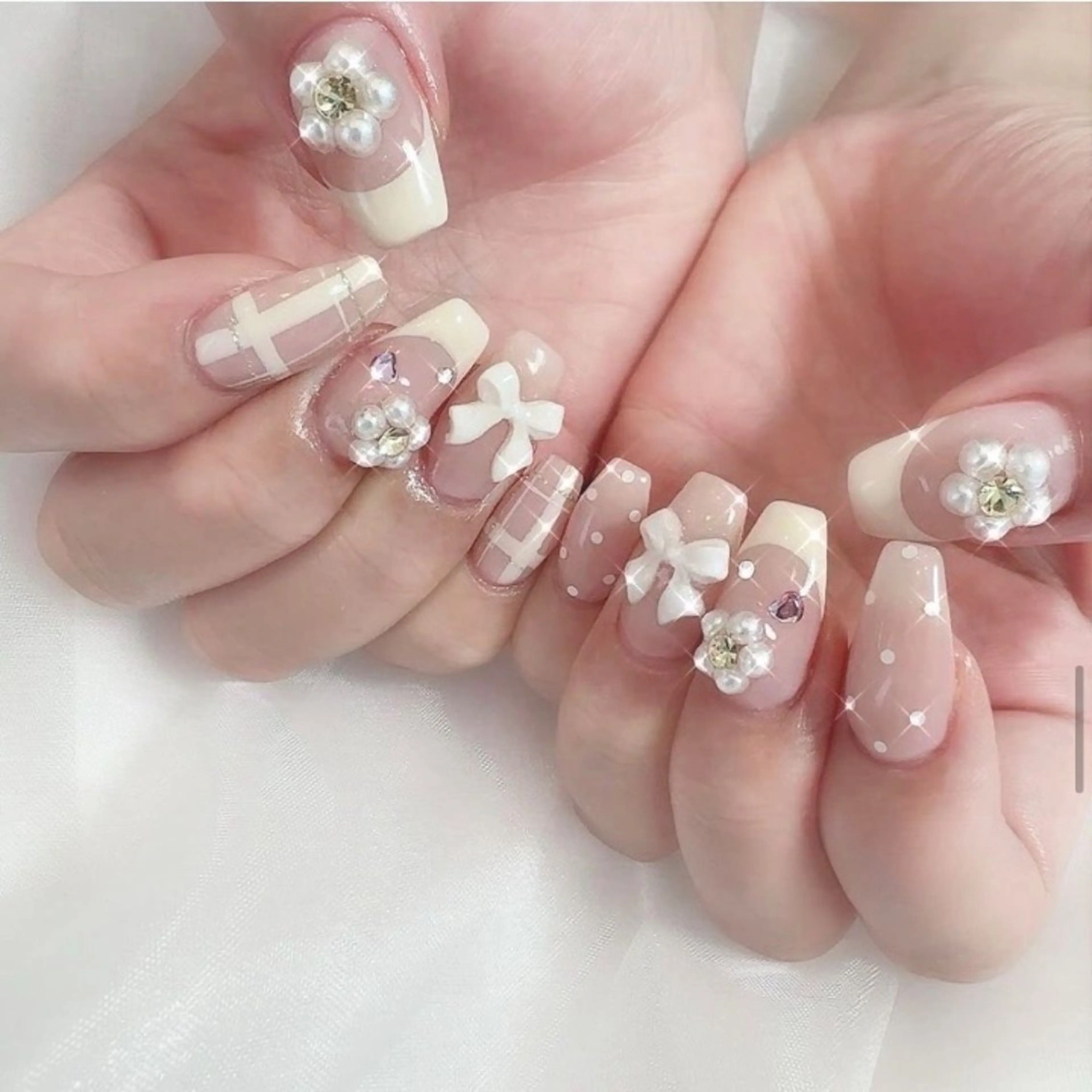 カラー グラデーションカラー ピンクカラー ハンドネイル AIN Nailのネイルデザイン