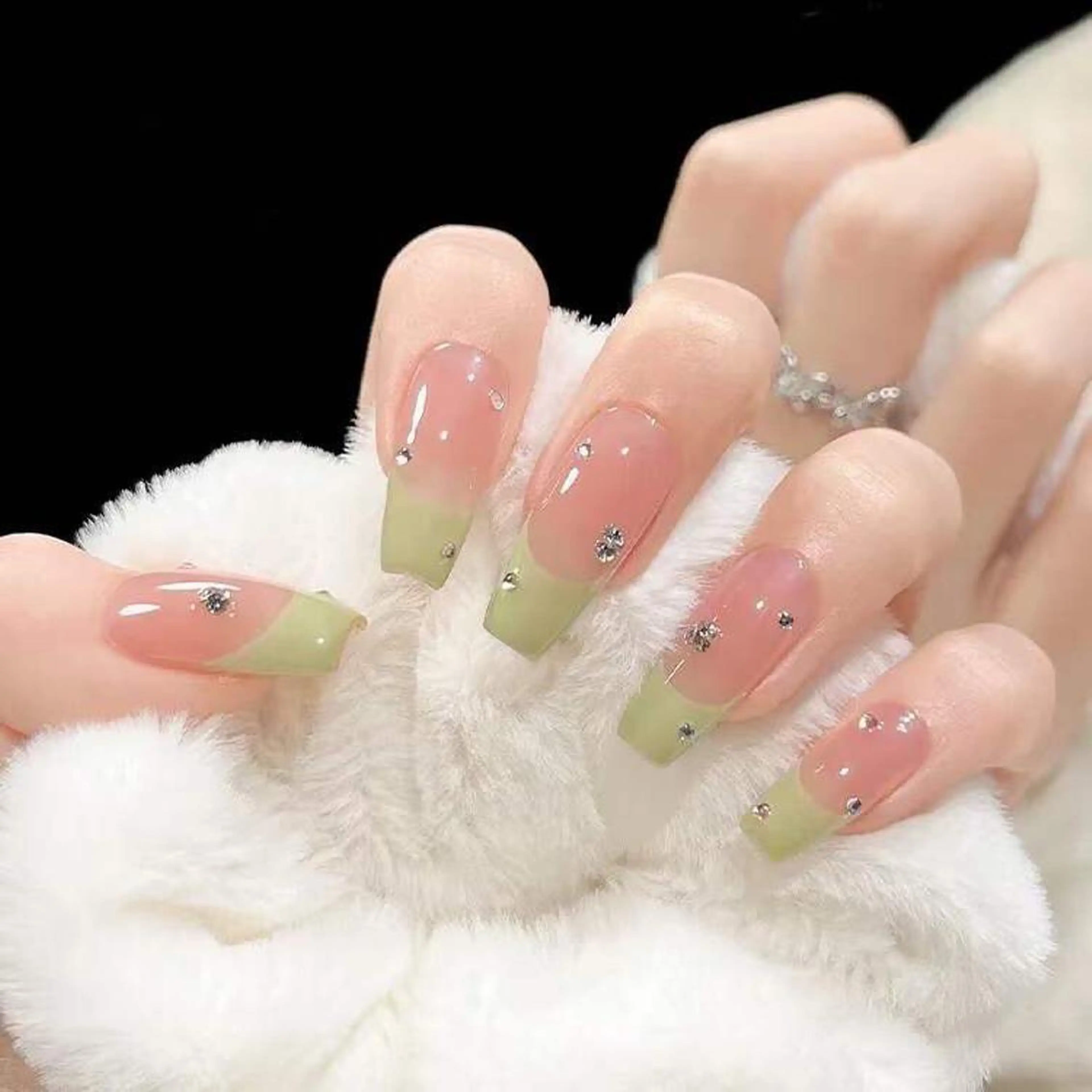 ネイル ハンドネイル MoonNail ユリ🌸のネイルデザイン