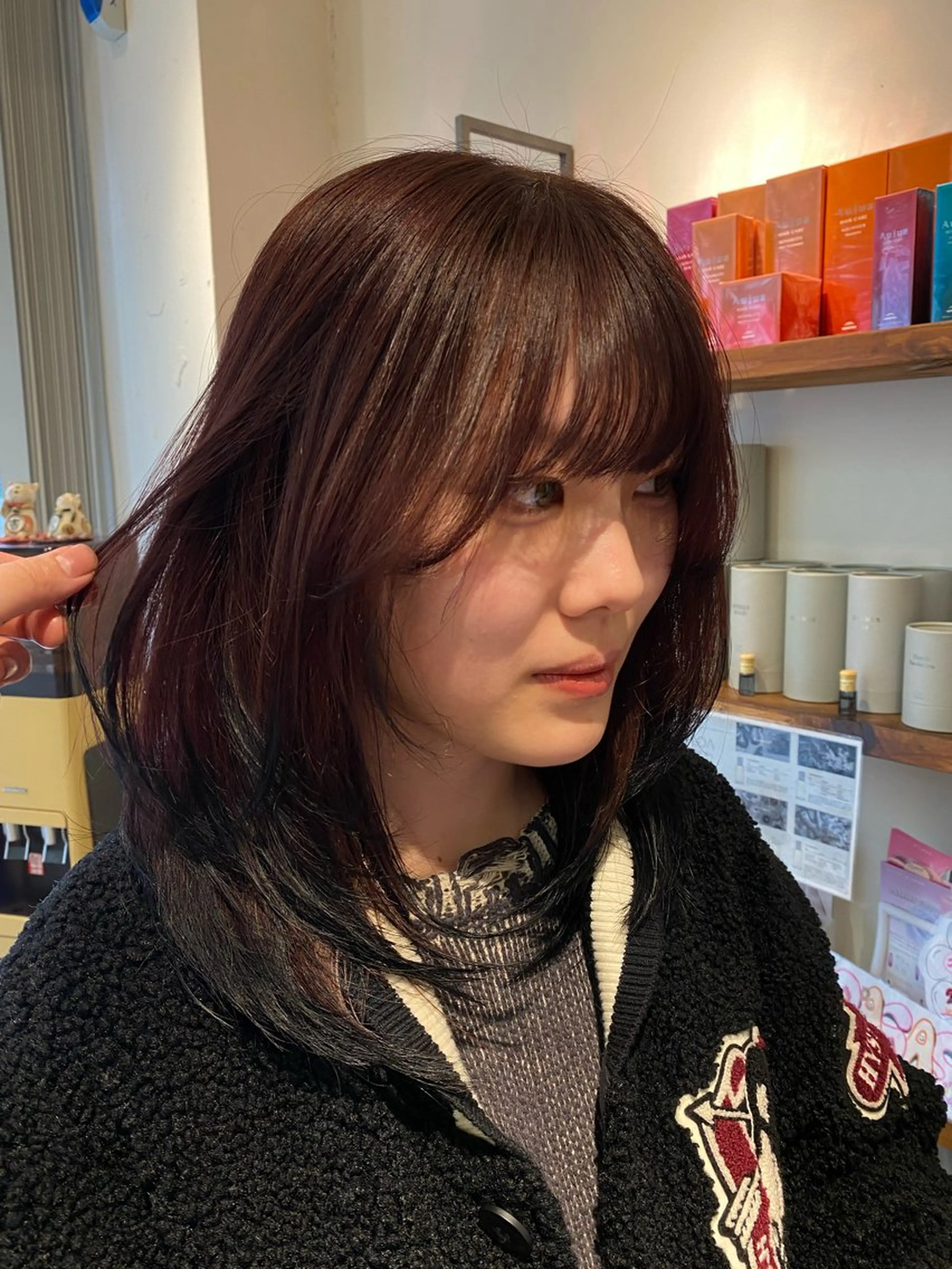 ミディアム カラー レイヤーカット ナチュラルヘア🫧 ナナミのヘアスタイル