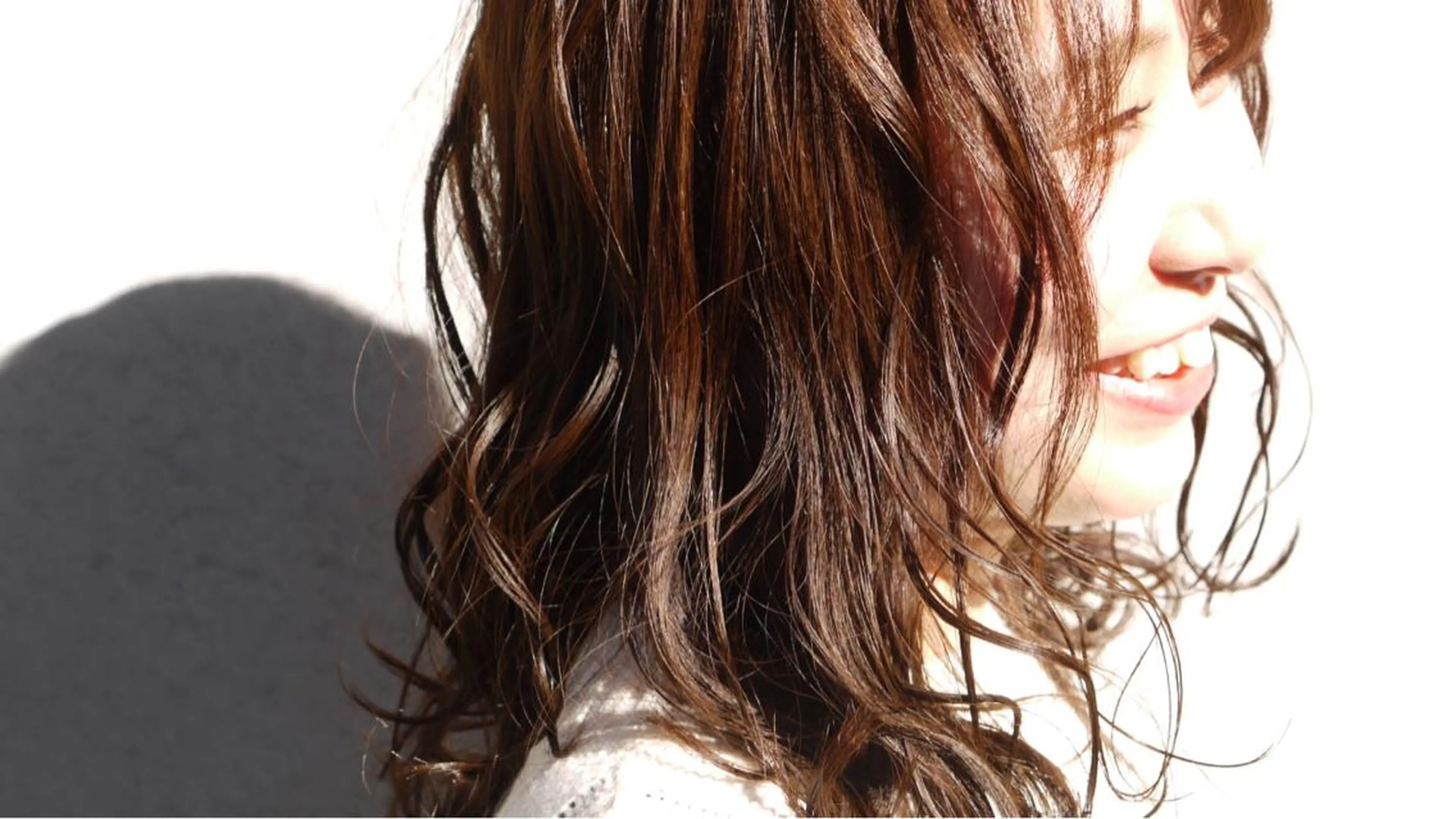 ミディアム カラー パーマ ViaLa Hair 🌈すずきたくむ✂︎のヘアスタイル