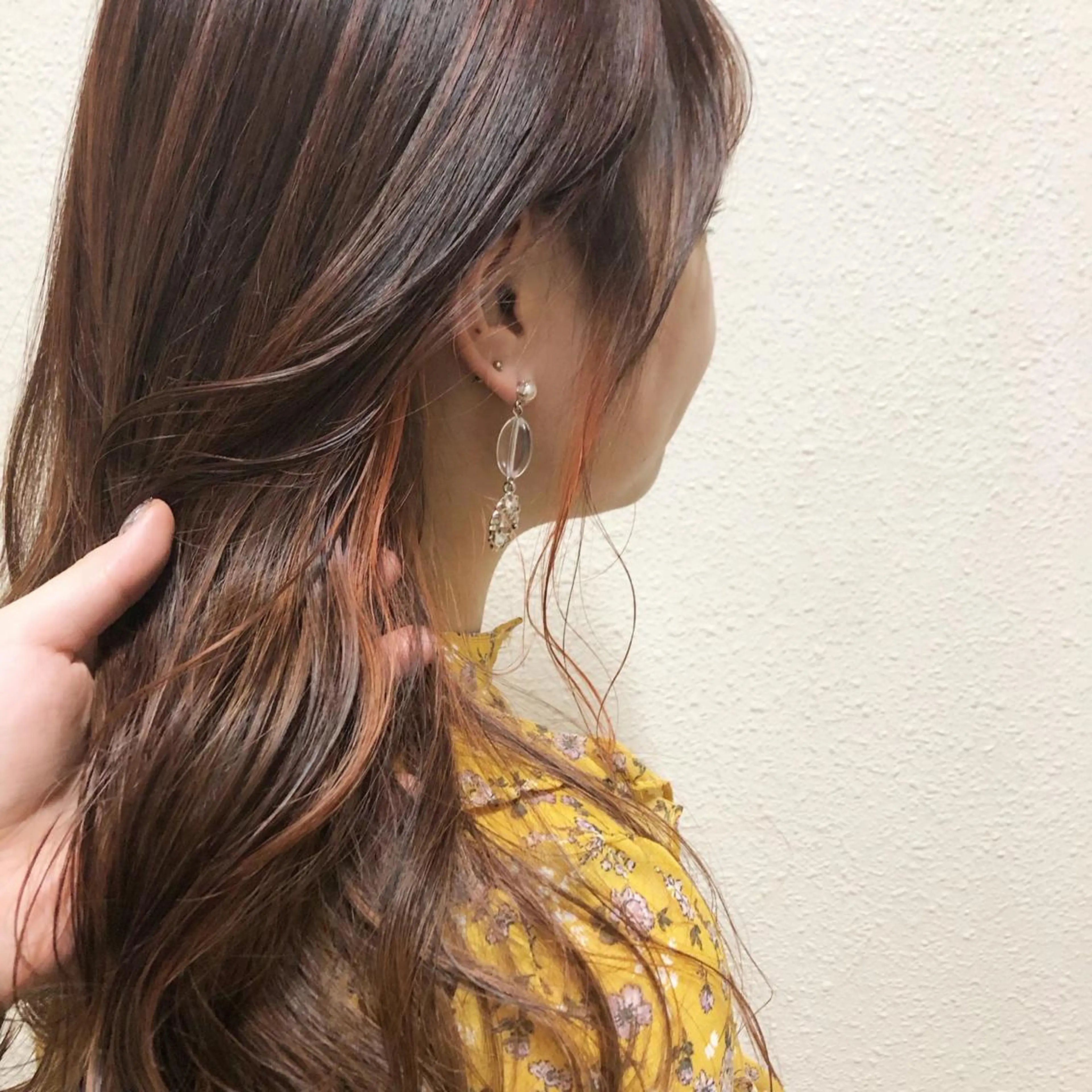 セミロング カラー ハイライトカラー ハイライト カット ヘアカラー トリートメント 中司 莉菜のヘアスタイル